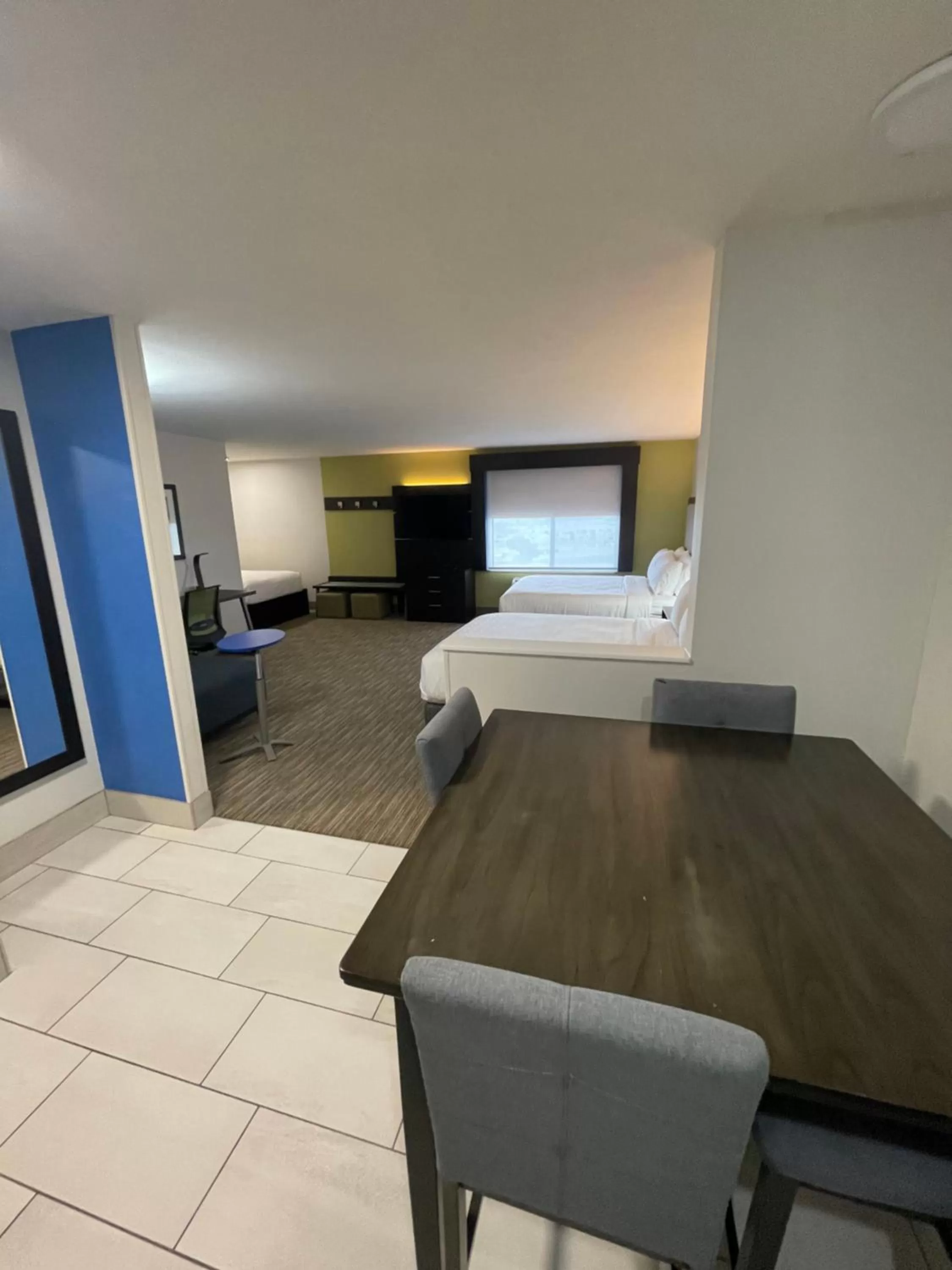 Bed in Holiday Inn Express Hotel & Suites Las Vegas NM by IHG