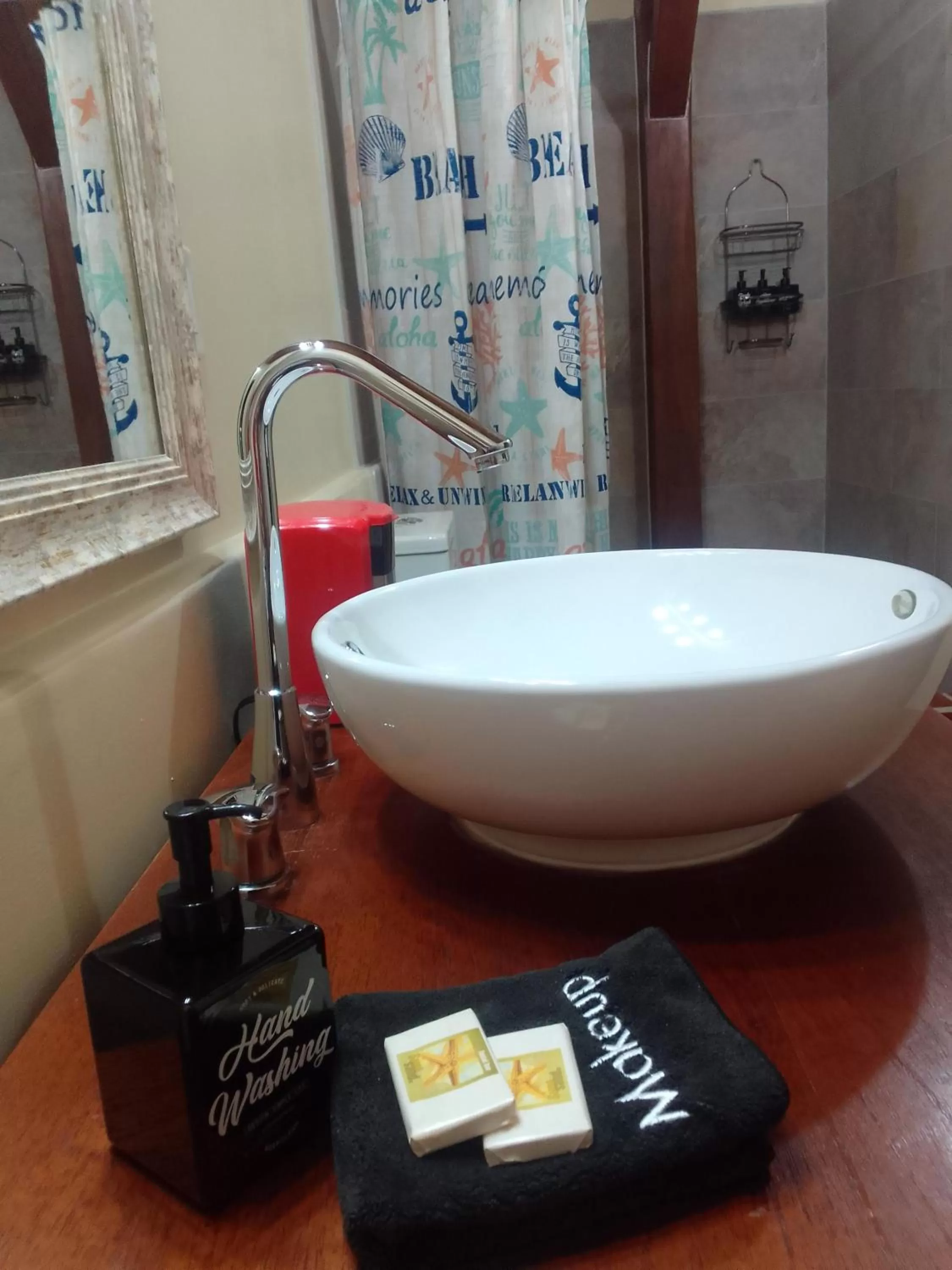 Bathroom in The BNB on Triggerfish Close to the airport