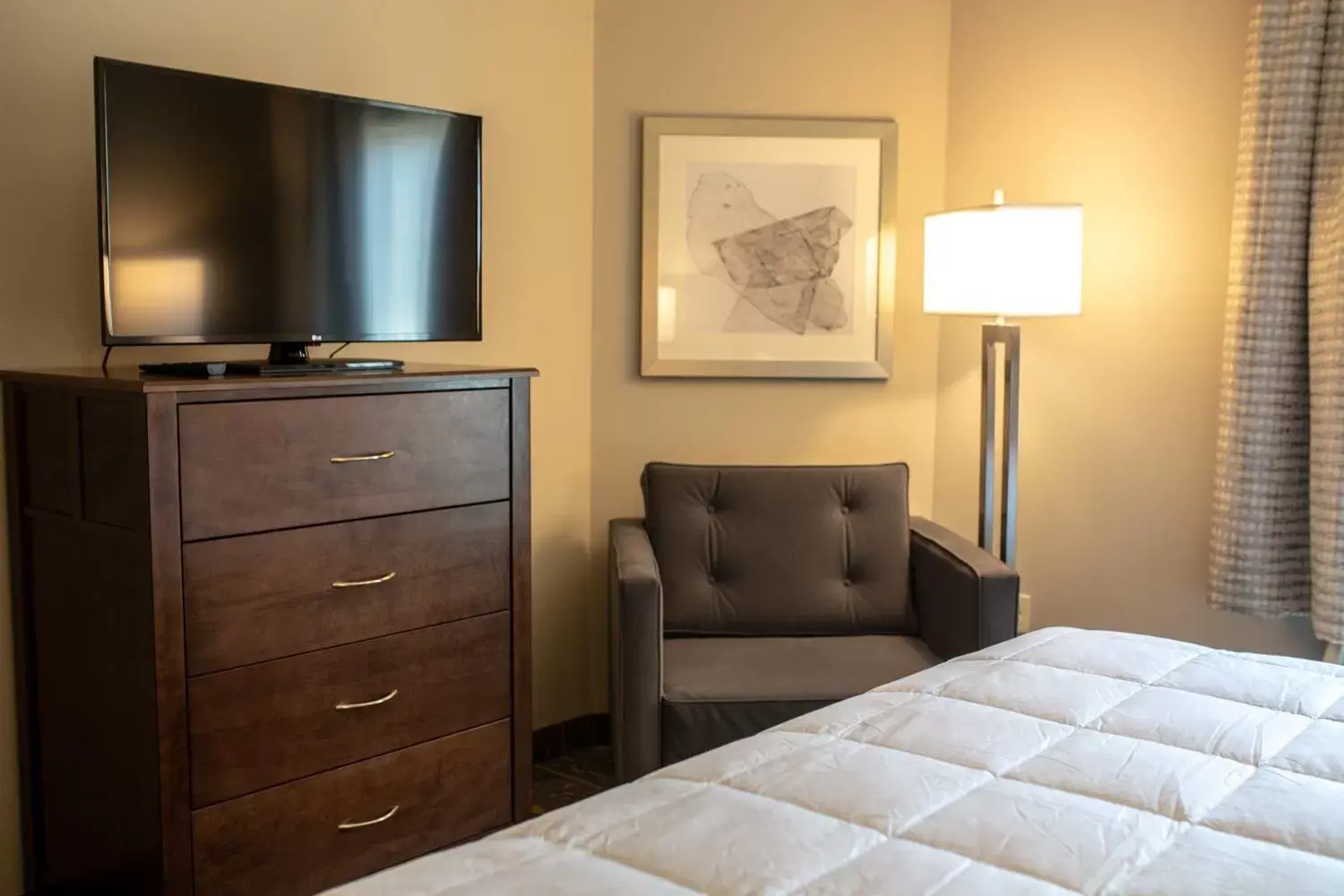 Bedroom, TV/Entertainment Center in The Mulberry Hotel