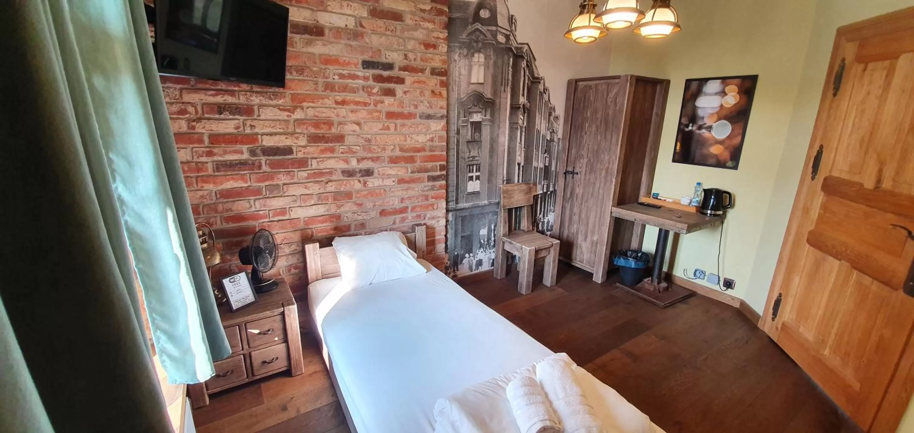 Bed, TV/Entertainment Center in Willa Stara Przepompownia