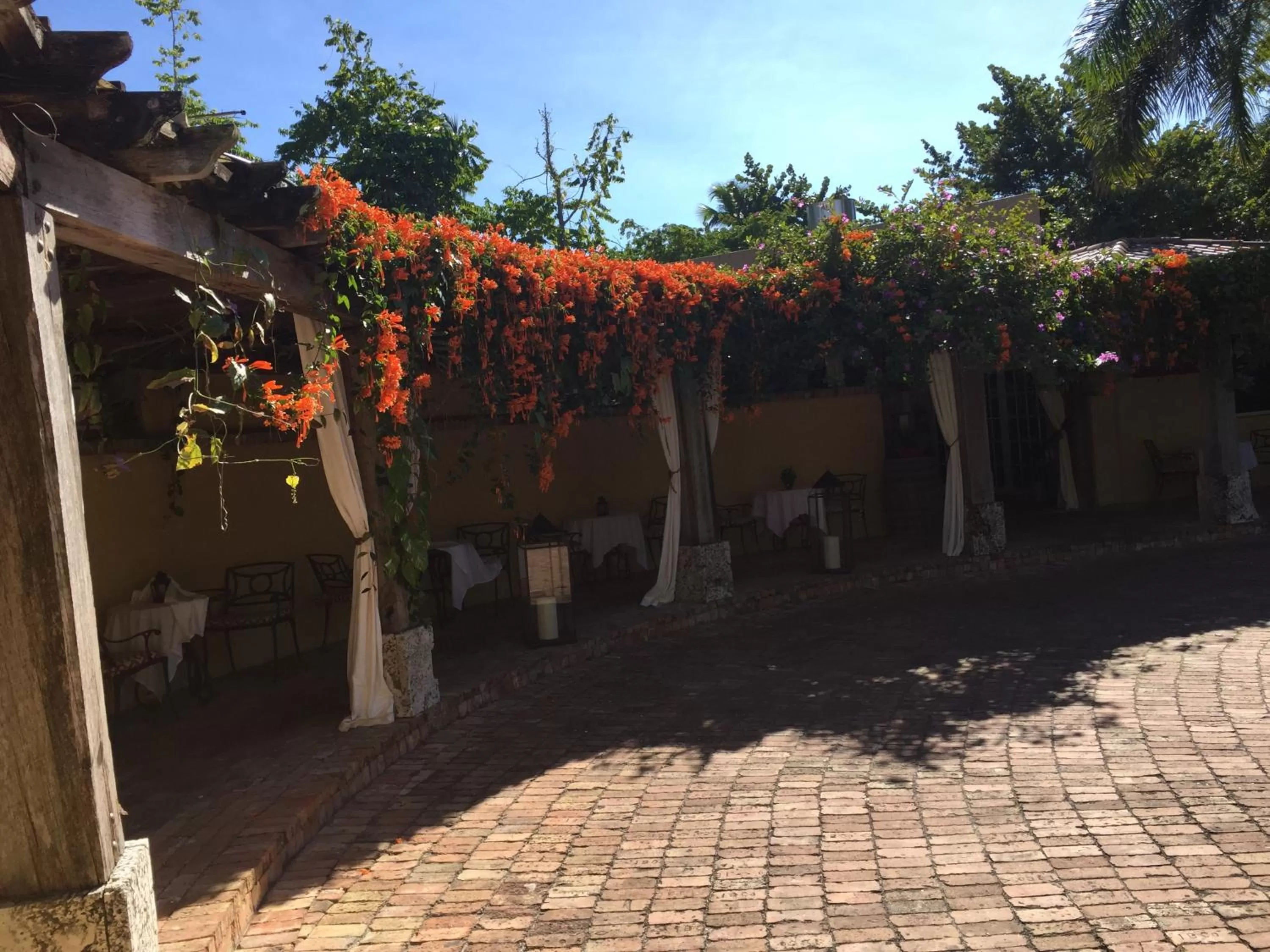 Facade/entrance in Hotel Escalante