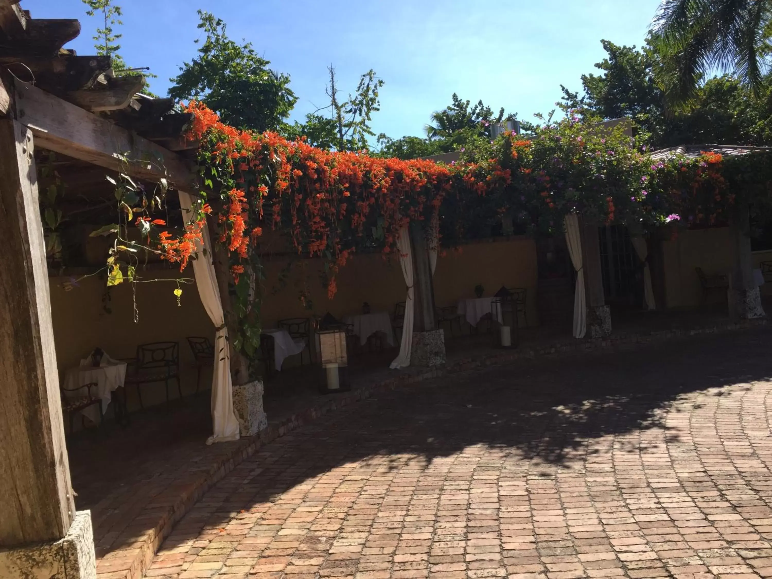 Facade/entrance in Hotel Escalante