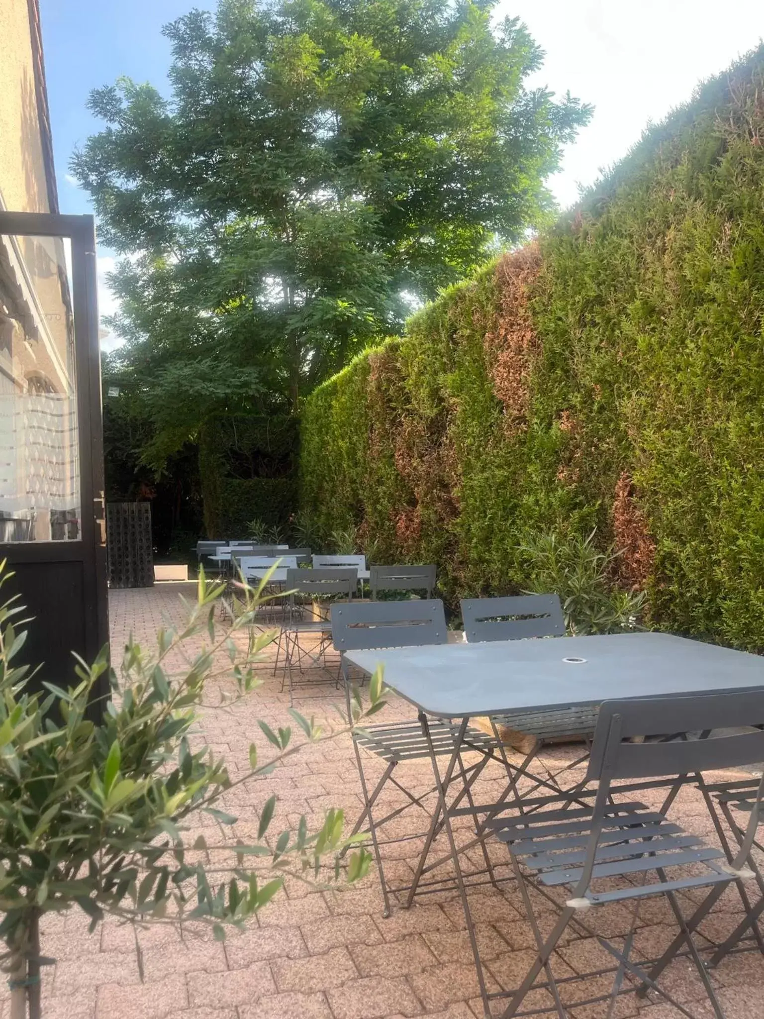 Patio in Kyriad Epernay