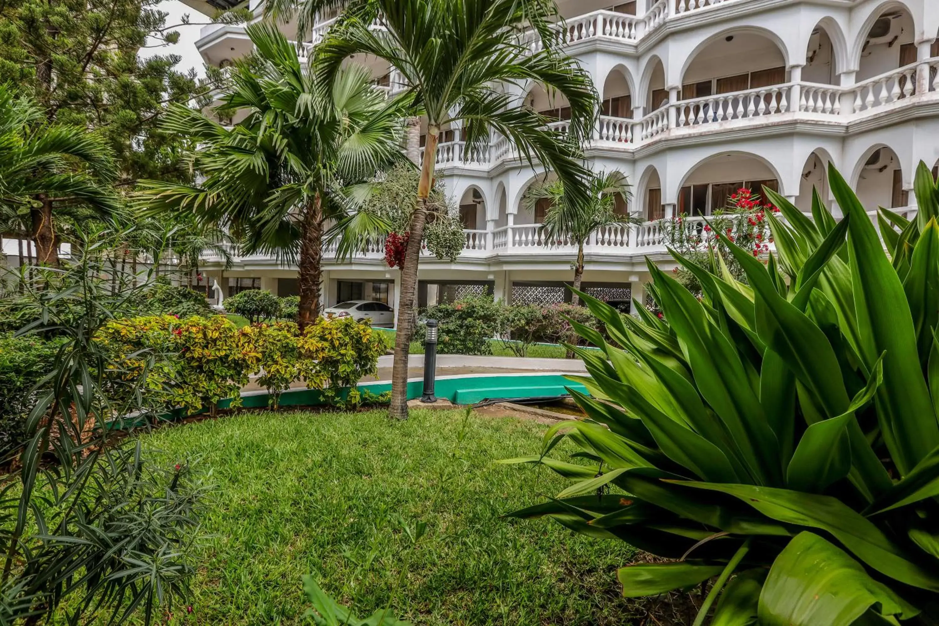 Garden, Swimming Pool in CityBlue Creekside Hotel & Suites