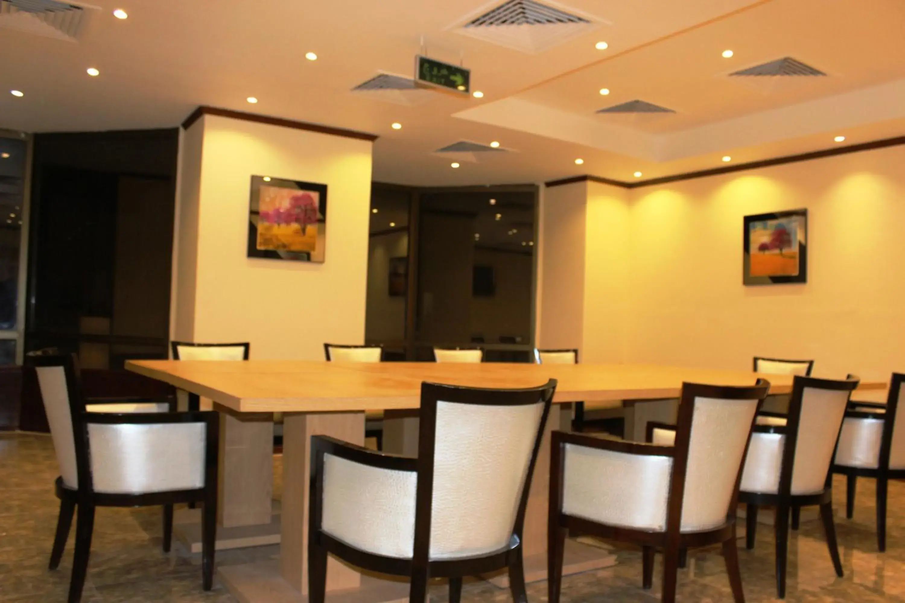 Meeting/conference room, Lounge/Bar in Al Khaleej Grand Hotel