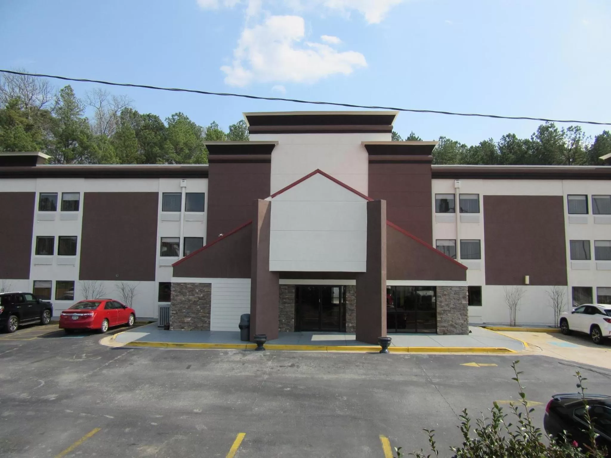 Property building in Quality Inn & Suites near Six Flags East