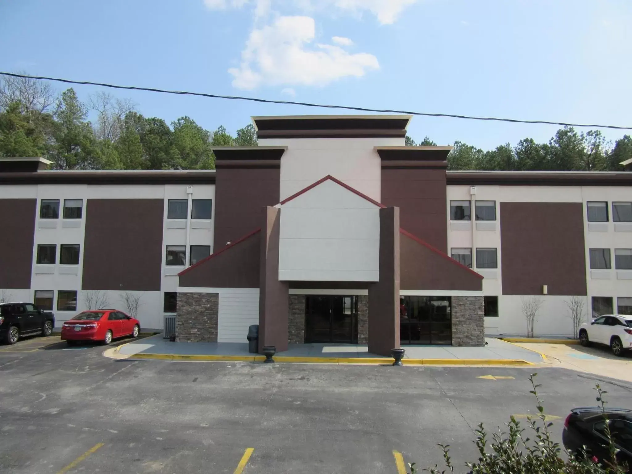 Property Building in Quality Inn & Suites near Six Flags East