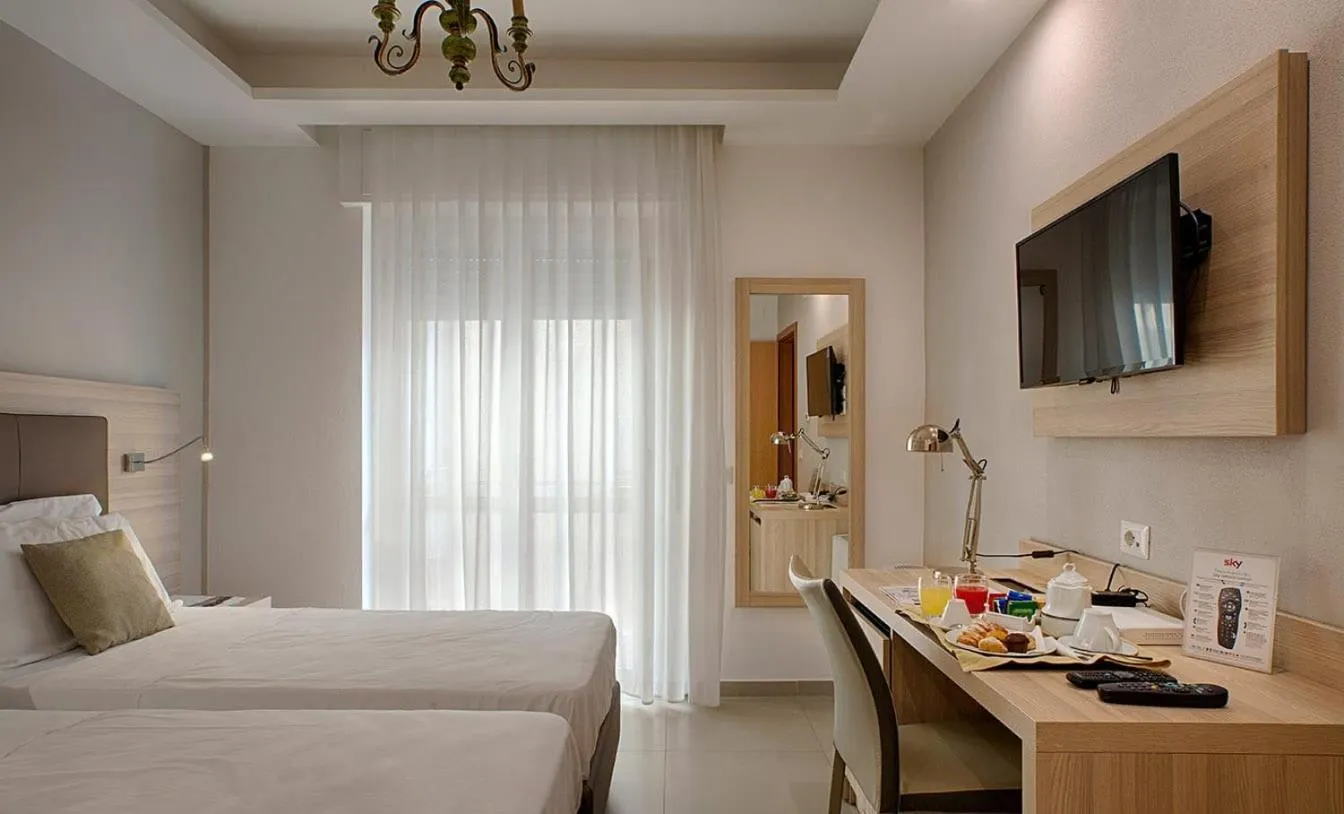 Bedroom, Bed in American Hotel