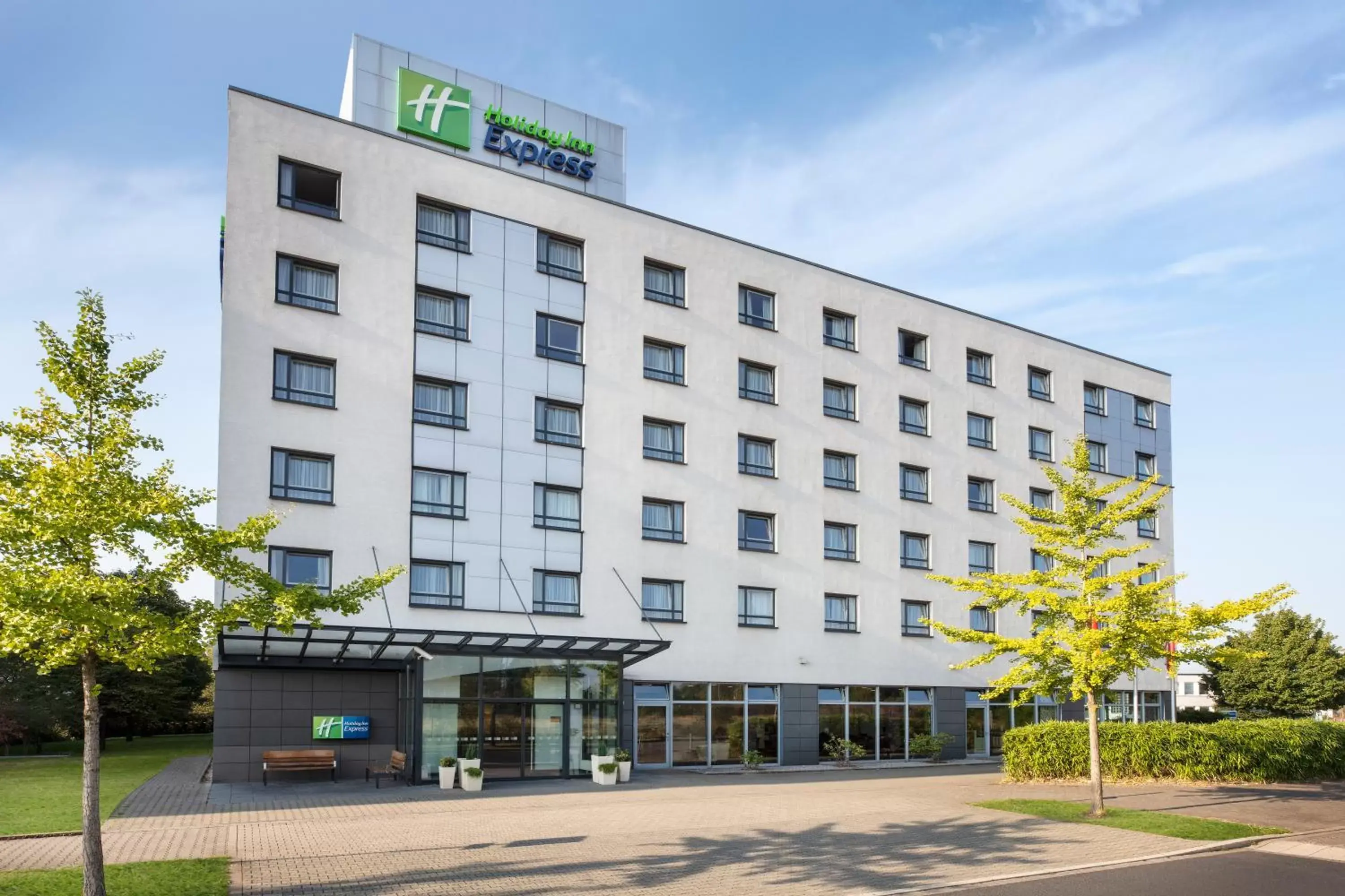 Property Building in Holiday Inn Express Duesseldorf City Nord, an IHG Hotel