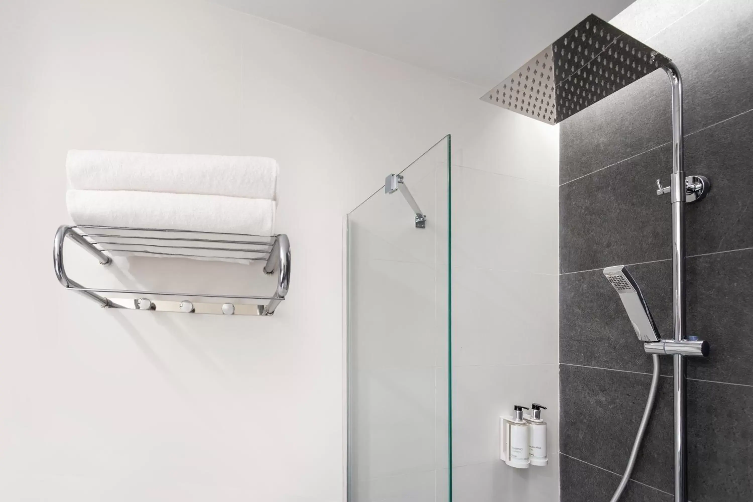 Shower, Bathroom in B&B HOTEL Murcia