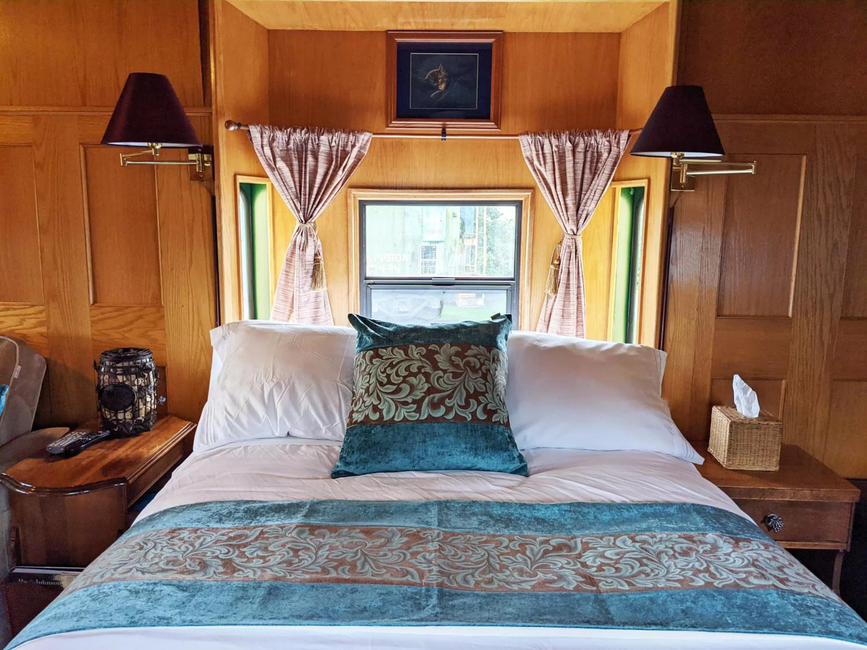 Bed in Olympic Railway Inn