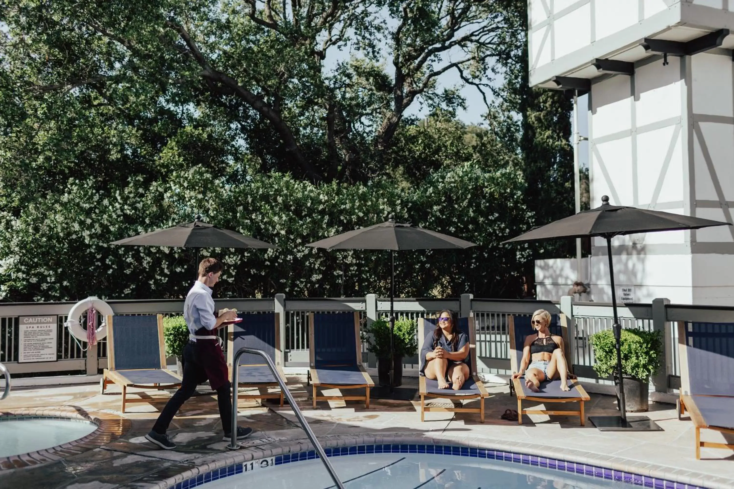 Swimming Pool in Vinland Hotel and Lounge