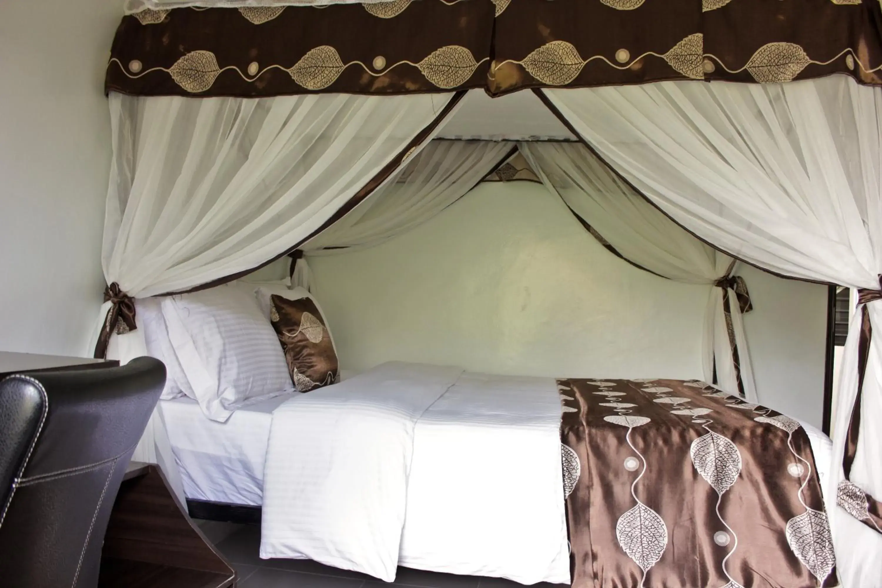 Bedroom, Bed in Hadassah Hotel