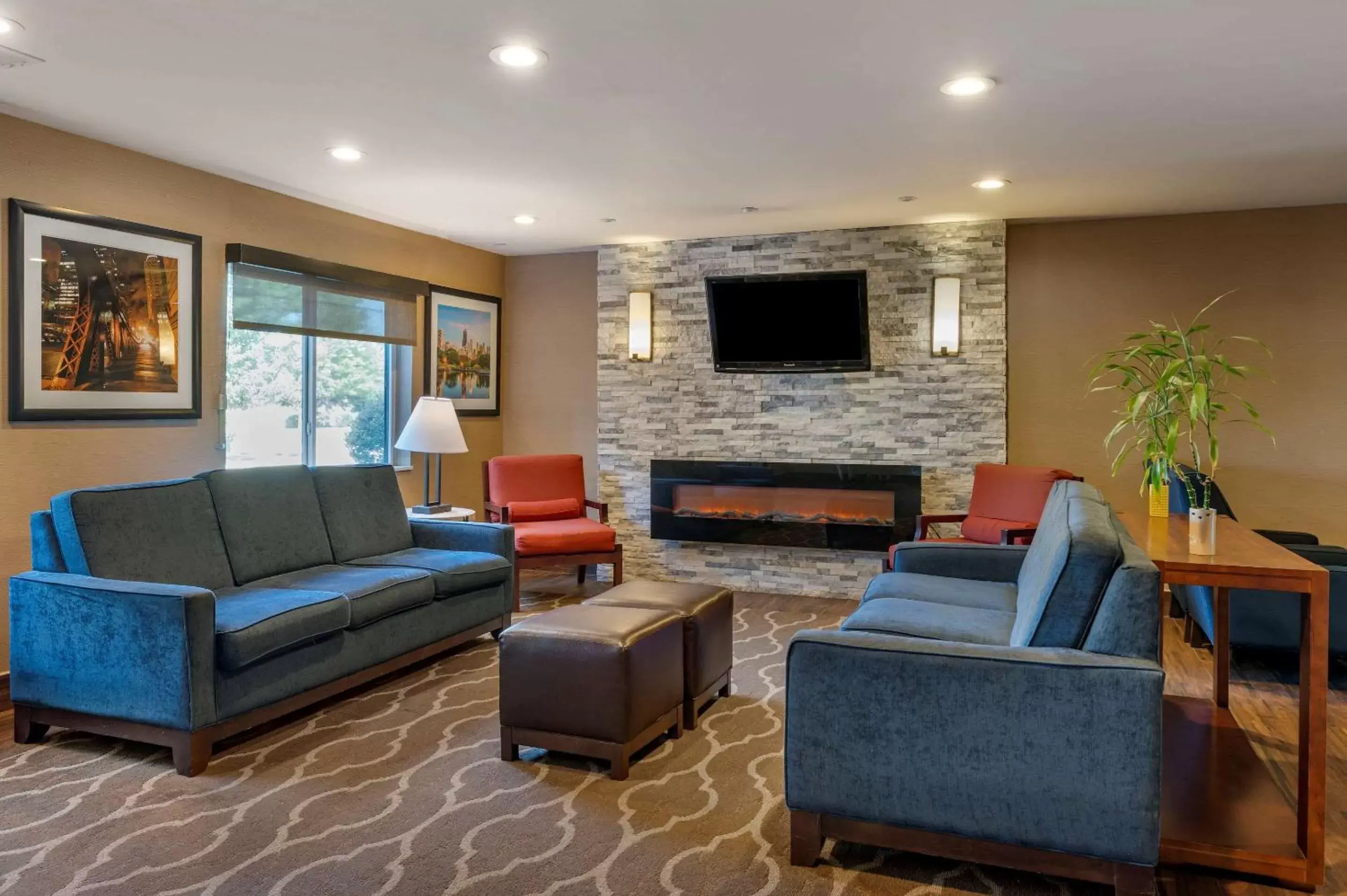 Lobby or reception, Seating Area in Comfort Inn Romeoville - Bolingbrook