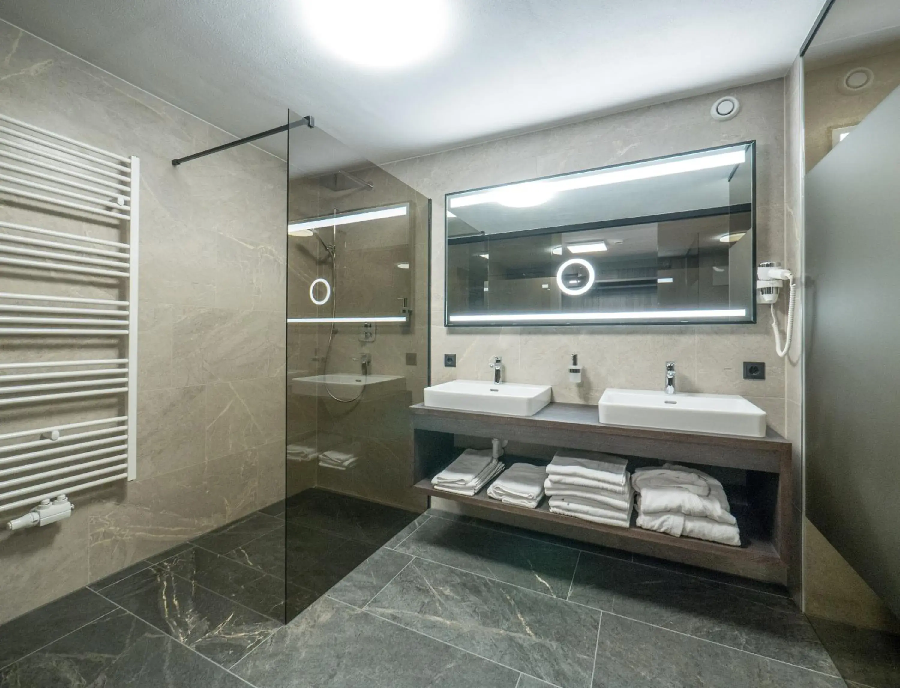 Shower, Bathroom in Hotel Malerhaus