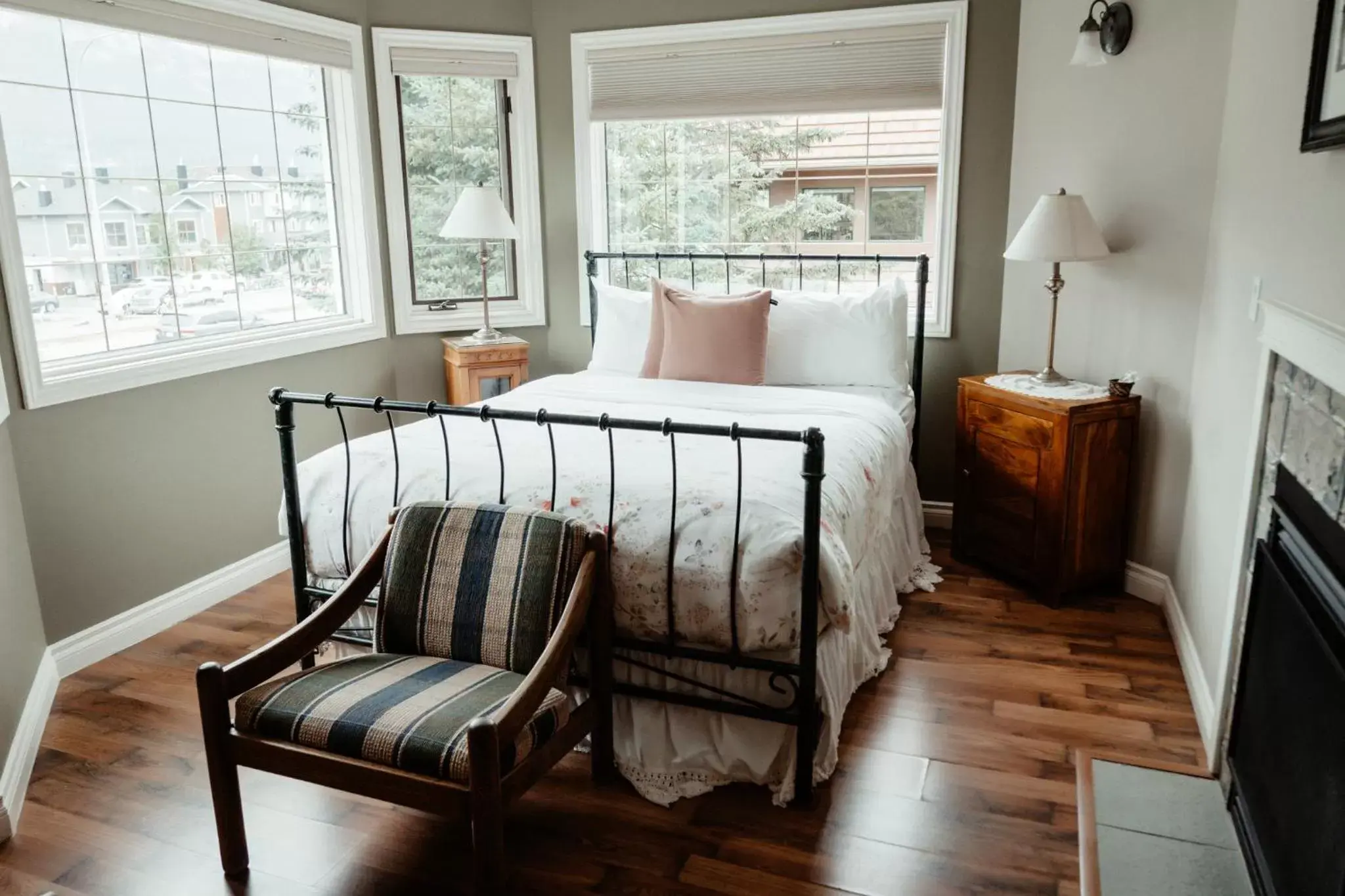 Photo of the whole room, Bed in Lady MacDonald Country Inn