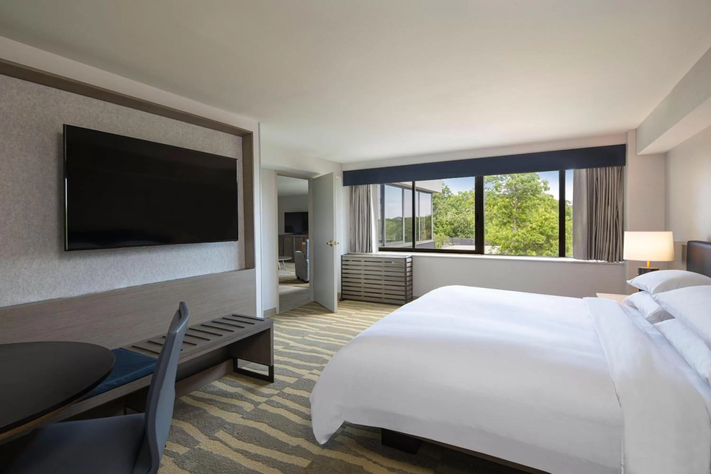 Photo of the whole room, Bed in Portland Sheraton at Sable Oaks