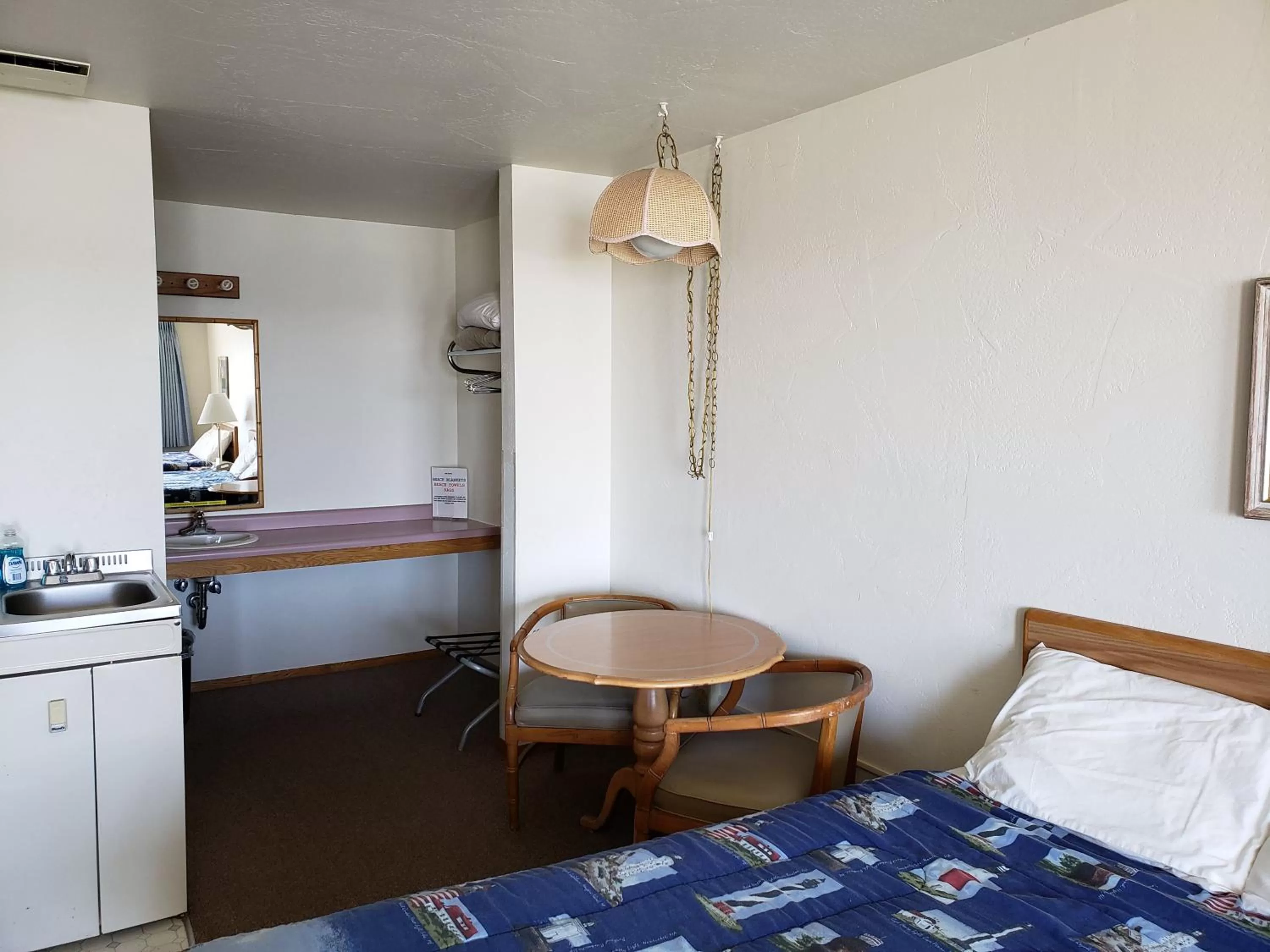 Bed in Algoma Beach Motel