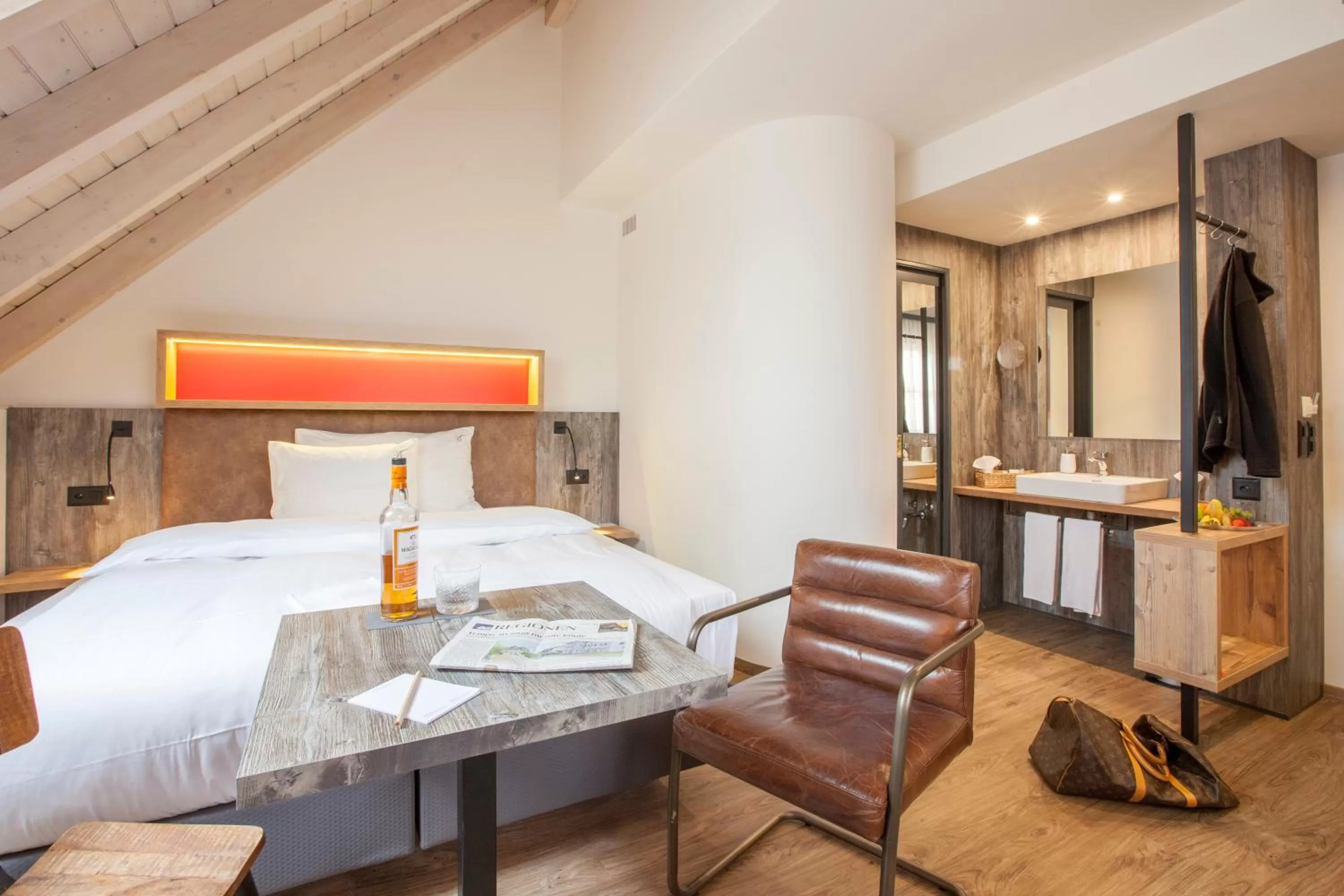 Photo of the whole room, Bed in Boutiquehotel Thessoni Classic & Self service Residence Home Zürich