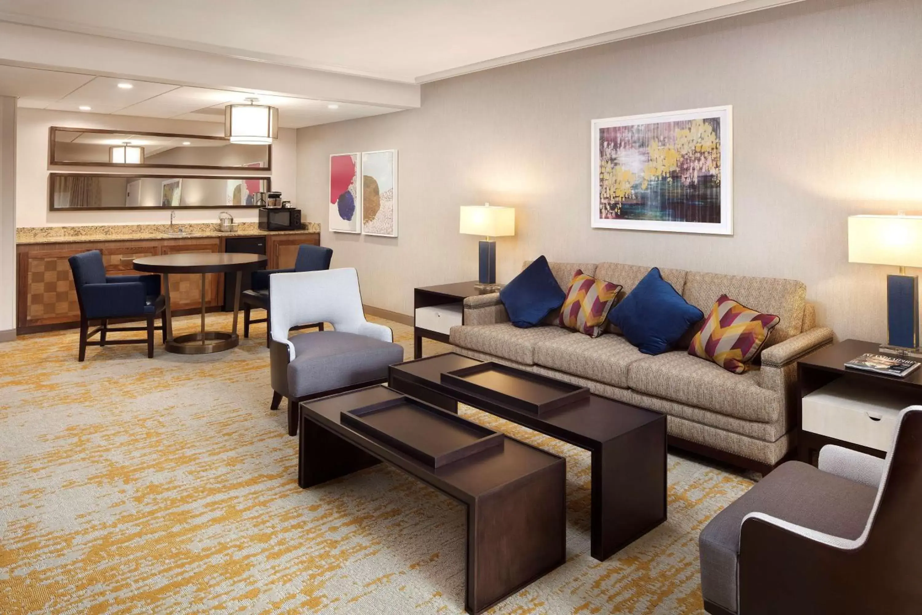 Living room, Seating Area in DoubleTree by Hilton Ontario Airport
