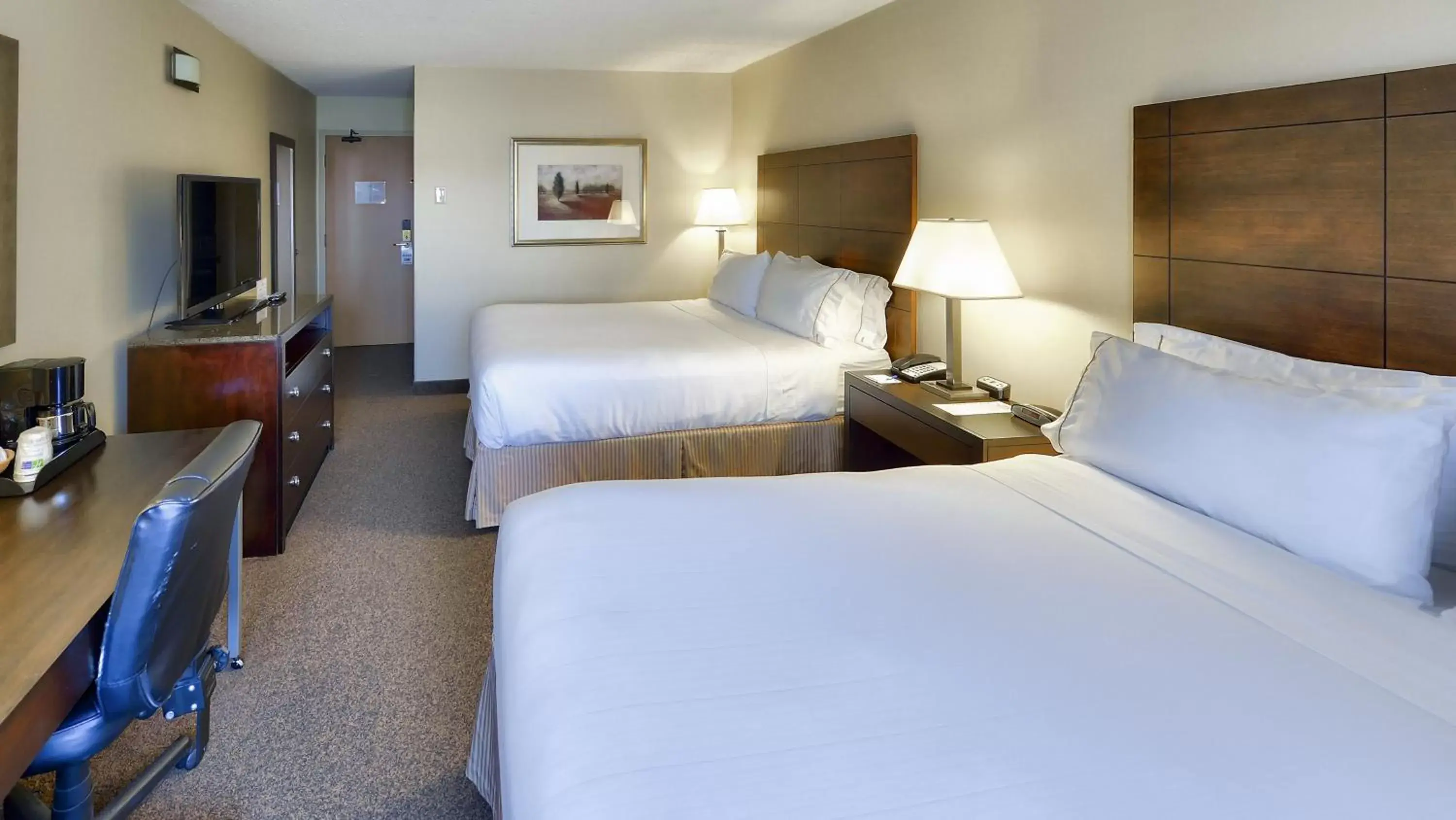 Photo of the whole room, Bed in Holiday Inn Express St. Jean Sur Richelieu, an IHG Hotel
