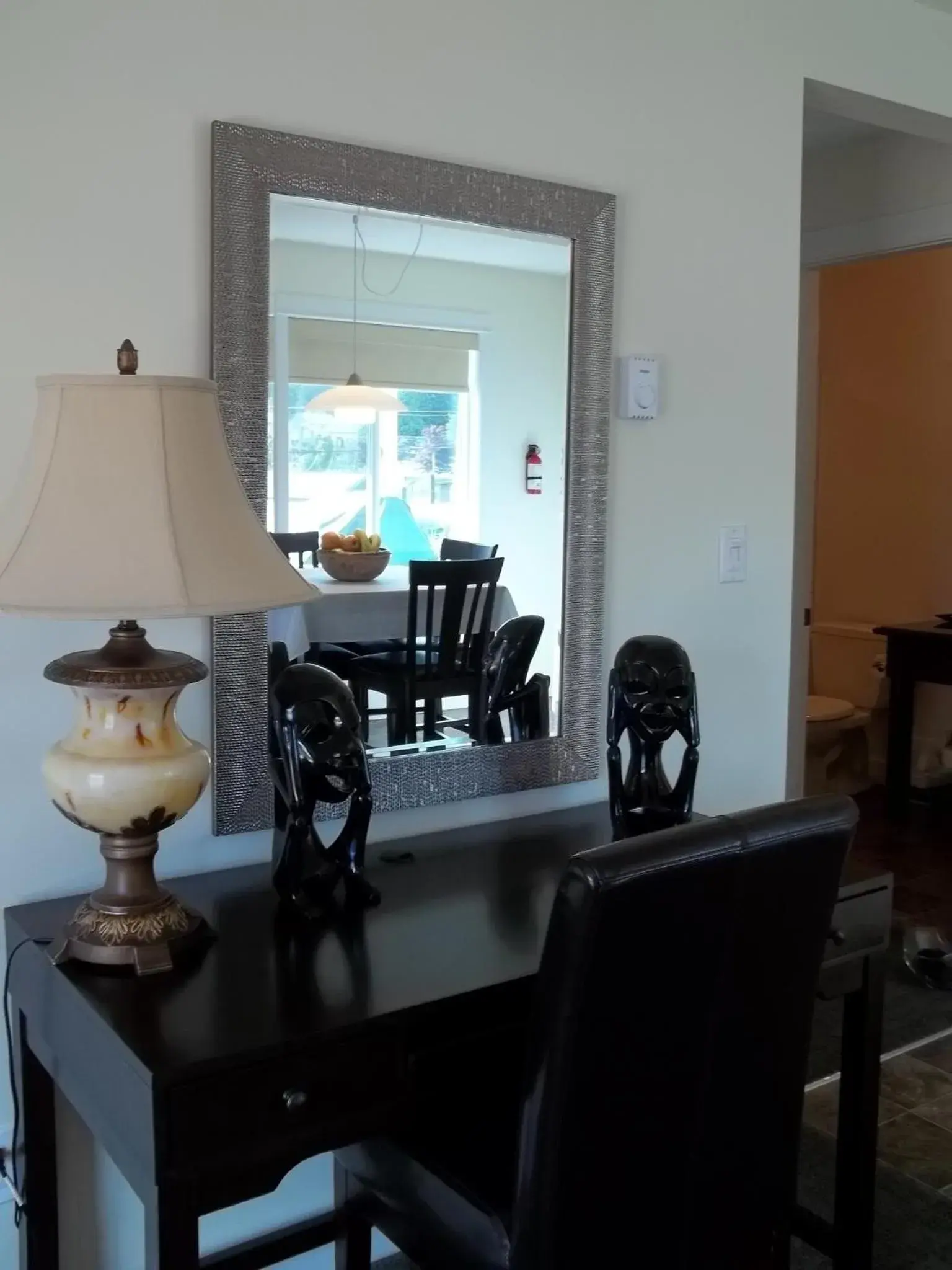 Seating area in Bayshore Waterfront Inn