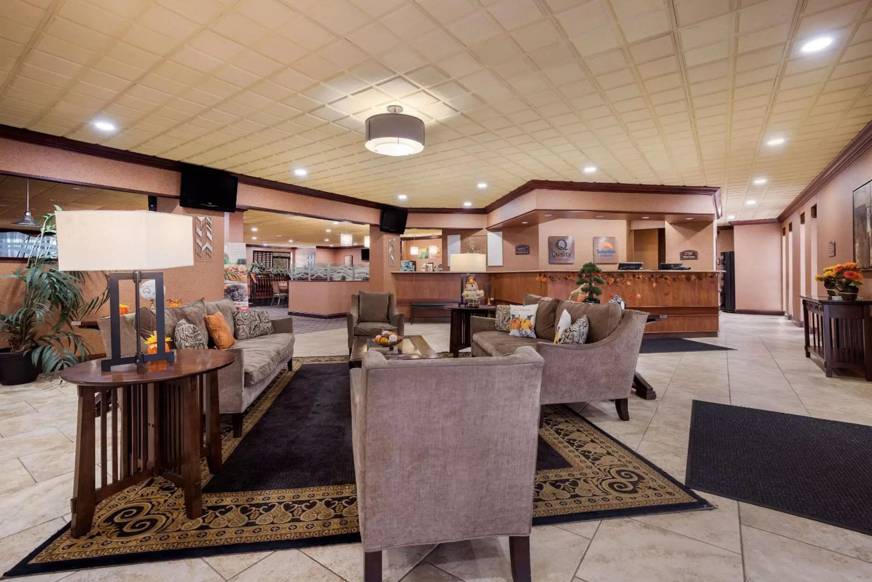 Lobby or reception, Restaurant/Places to Eat in Quality Inn and Suites Fairgrounds - Syracuse