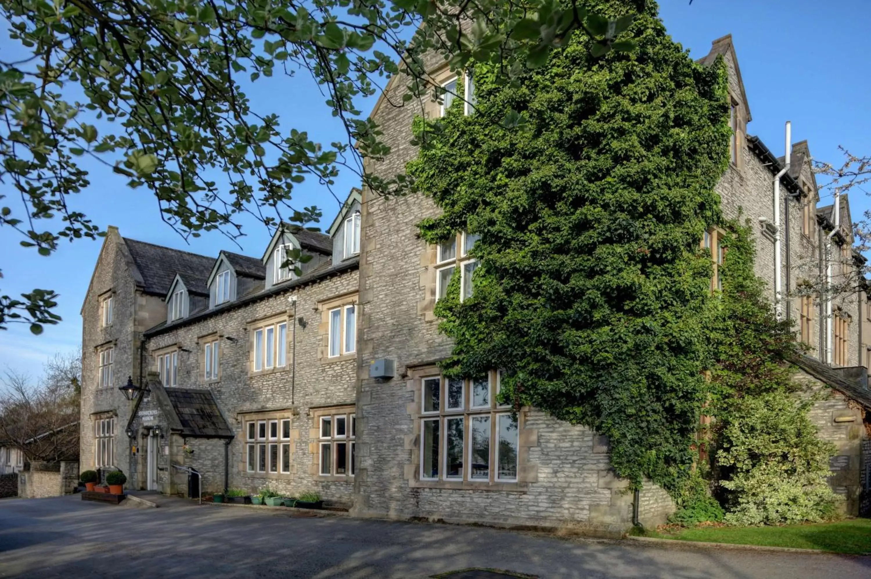 Property Building in Stonecross Manor Hotel