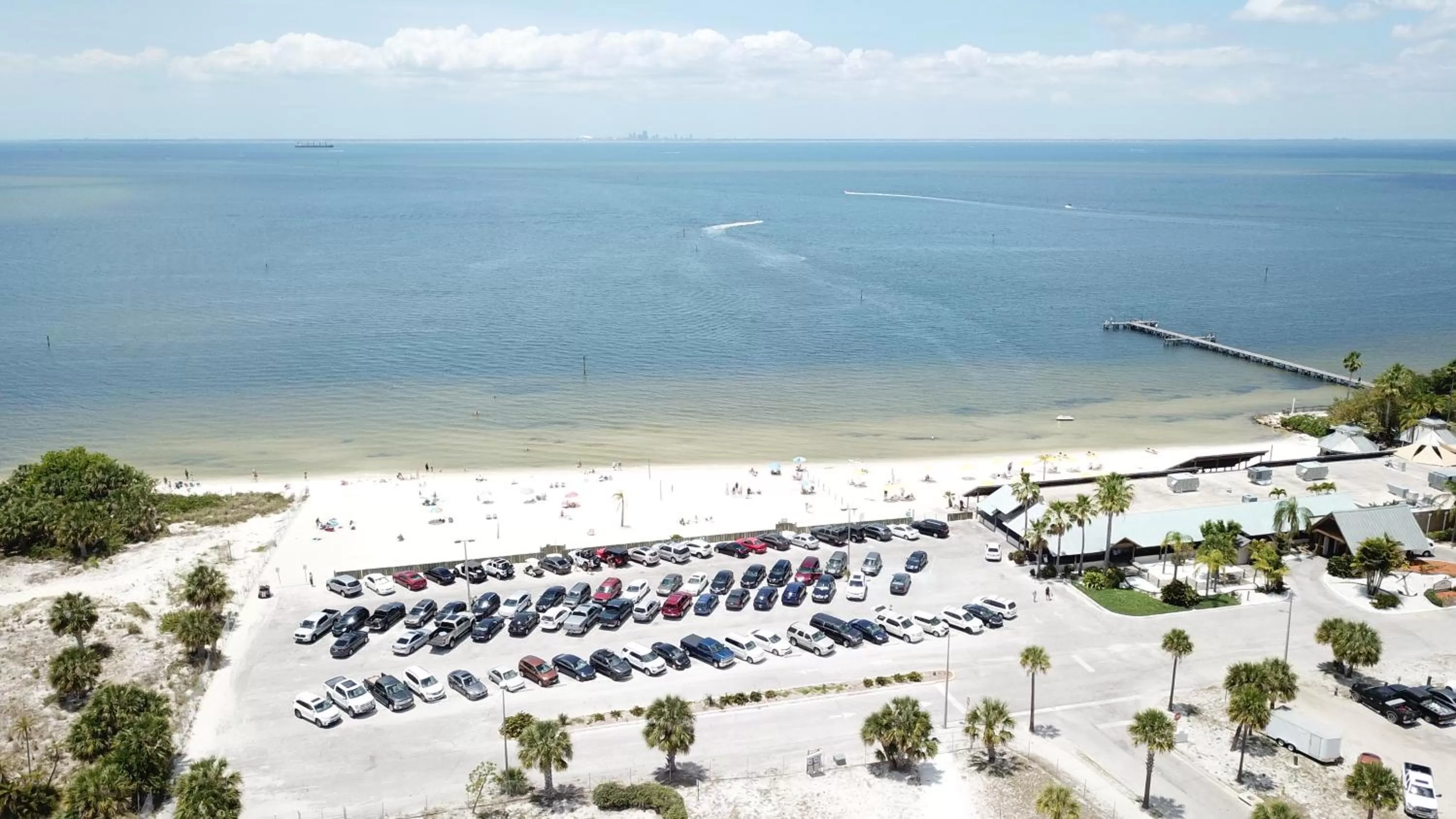 Nearby landmark in TAMPA BAY, BEACH step away, WIFI, FREE PARKING,POOLS, JACUZZI