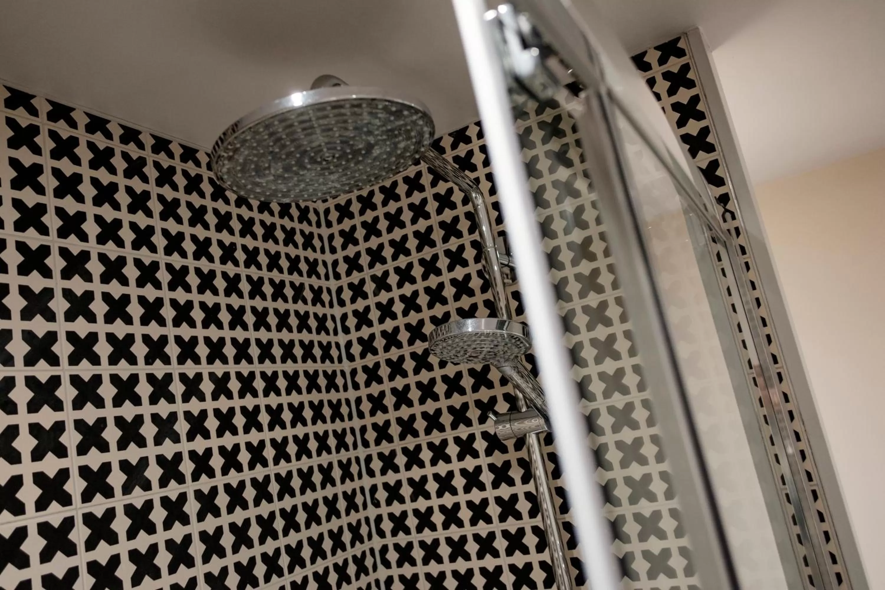 Shower in The Bull Hotel