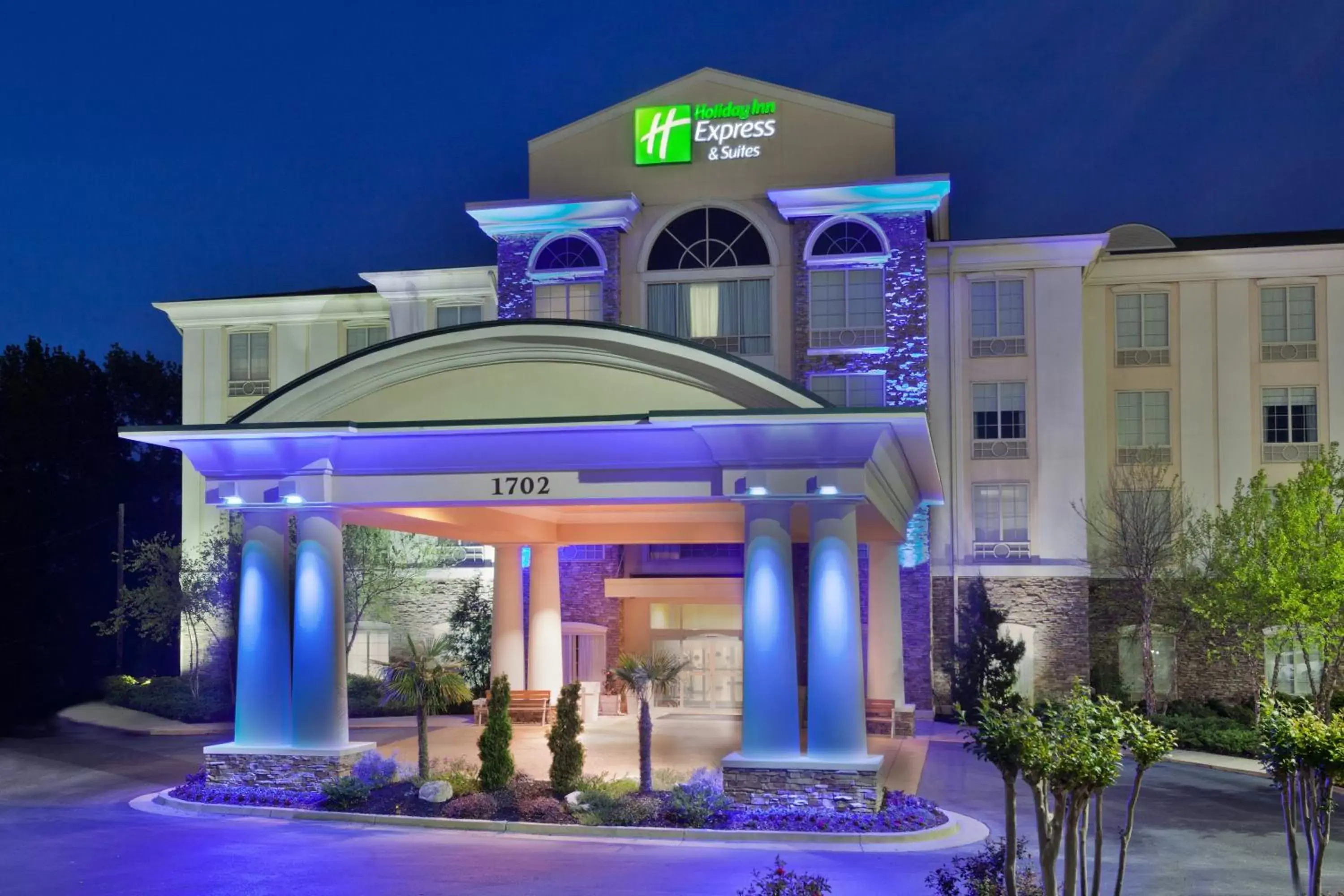Property building in Holiday Inn Express Phenix City-Fort Benning by IHG Property building in Holiday Inn Express Phenix City-Fort Benning by IHG