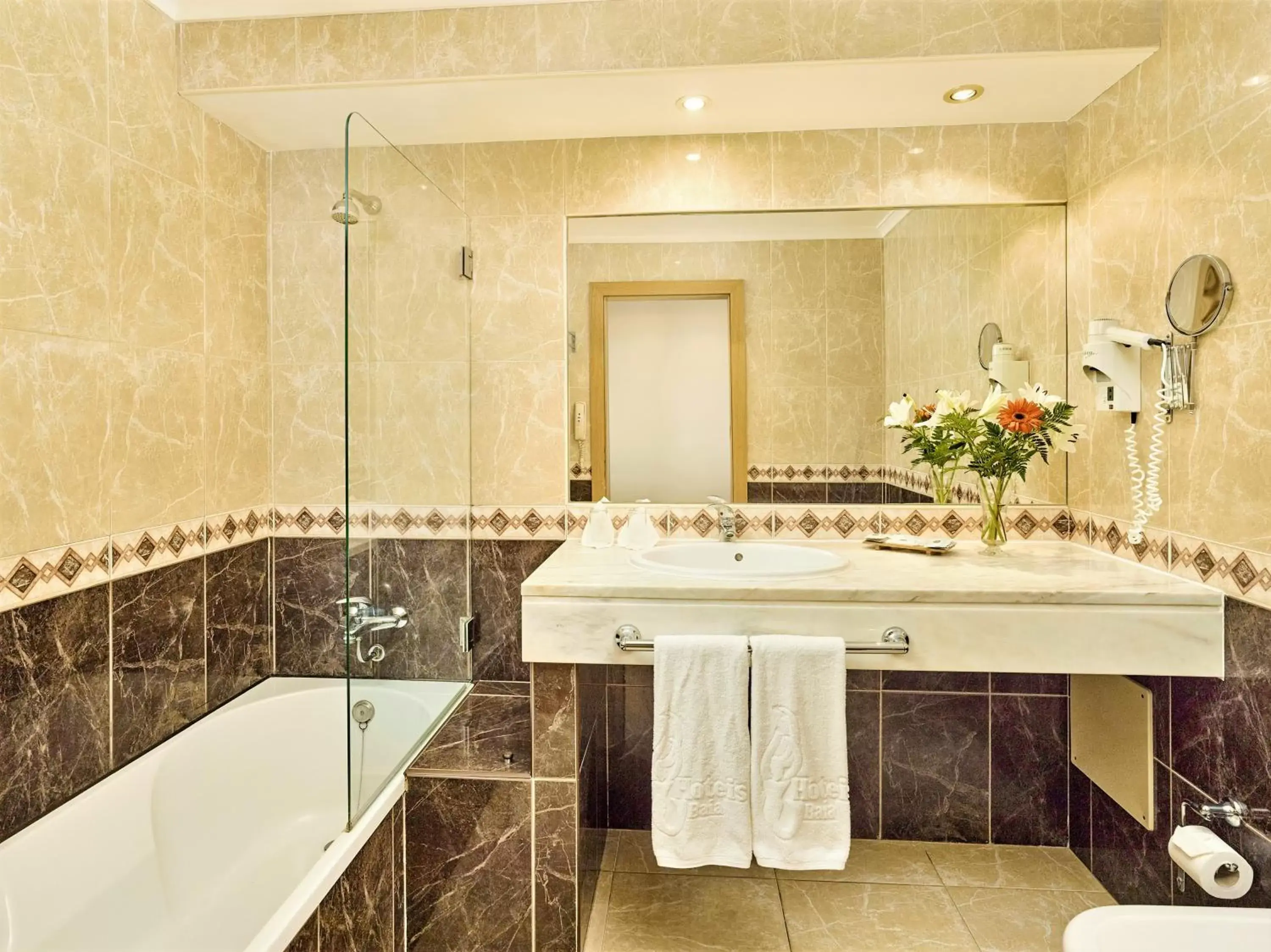 Toilet, Bathroom in Hotel Baia Grande