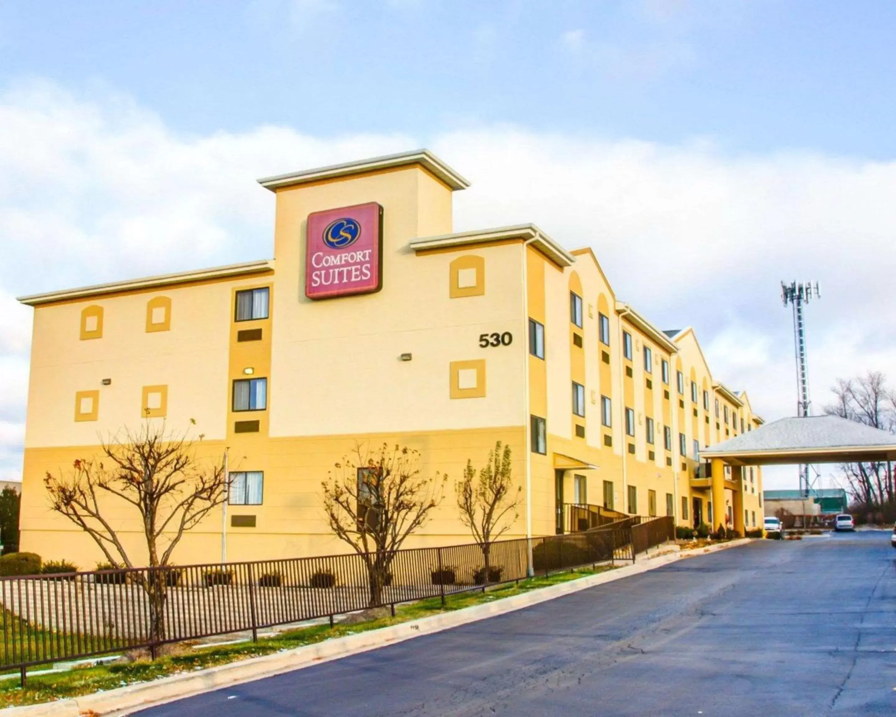 Property building in Comfort Suites Lombard/Addison