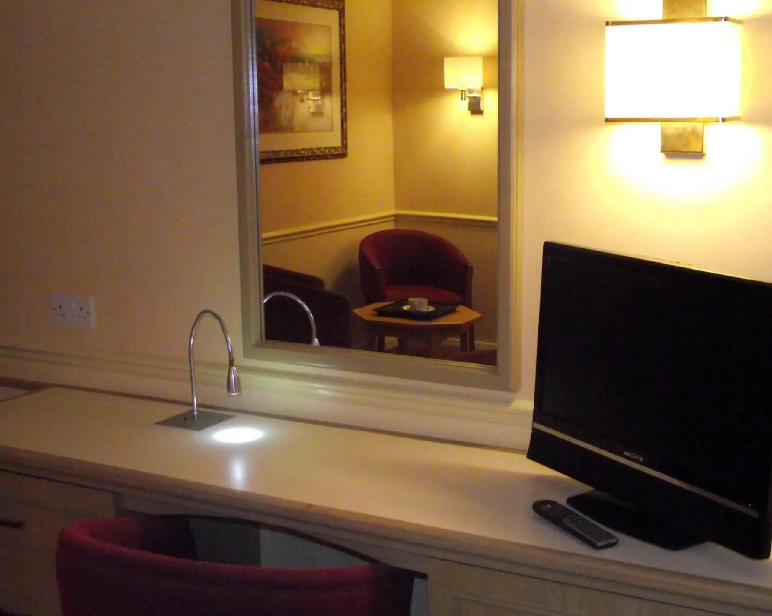 TV and multimedia, TV/Entertainment Center in Best Western Ipswich Hotel