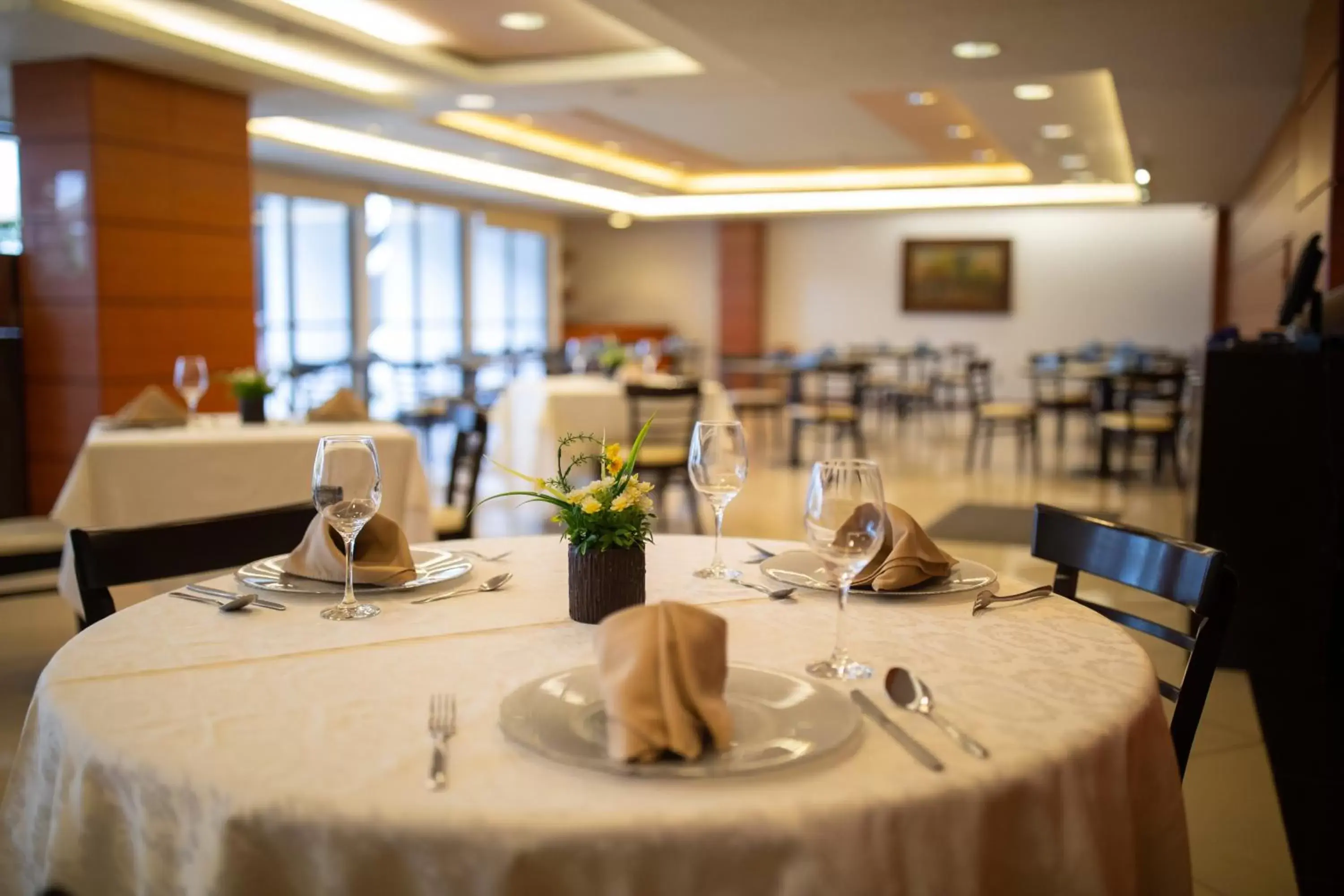 Restaurant/Places to Eat in Hotel Horizon & Convention Center