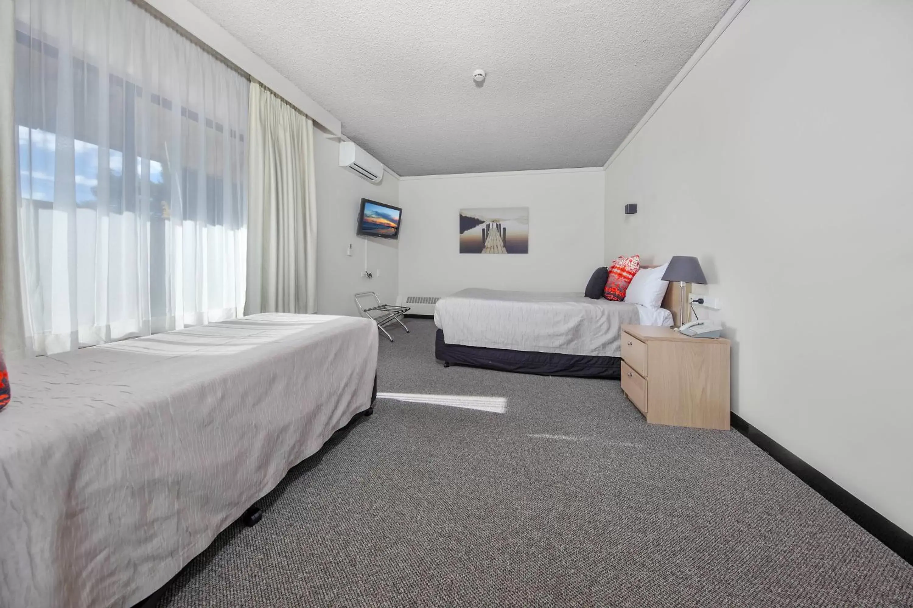 Bed in Belconnen Way Hotel & Serviced Apartments
