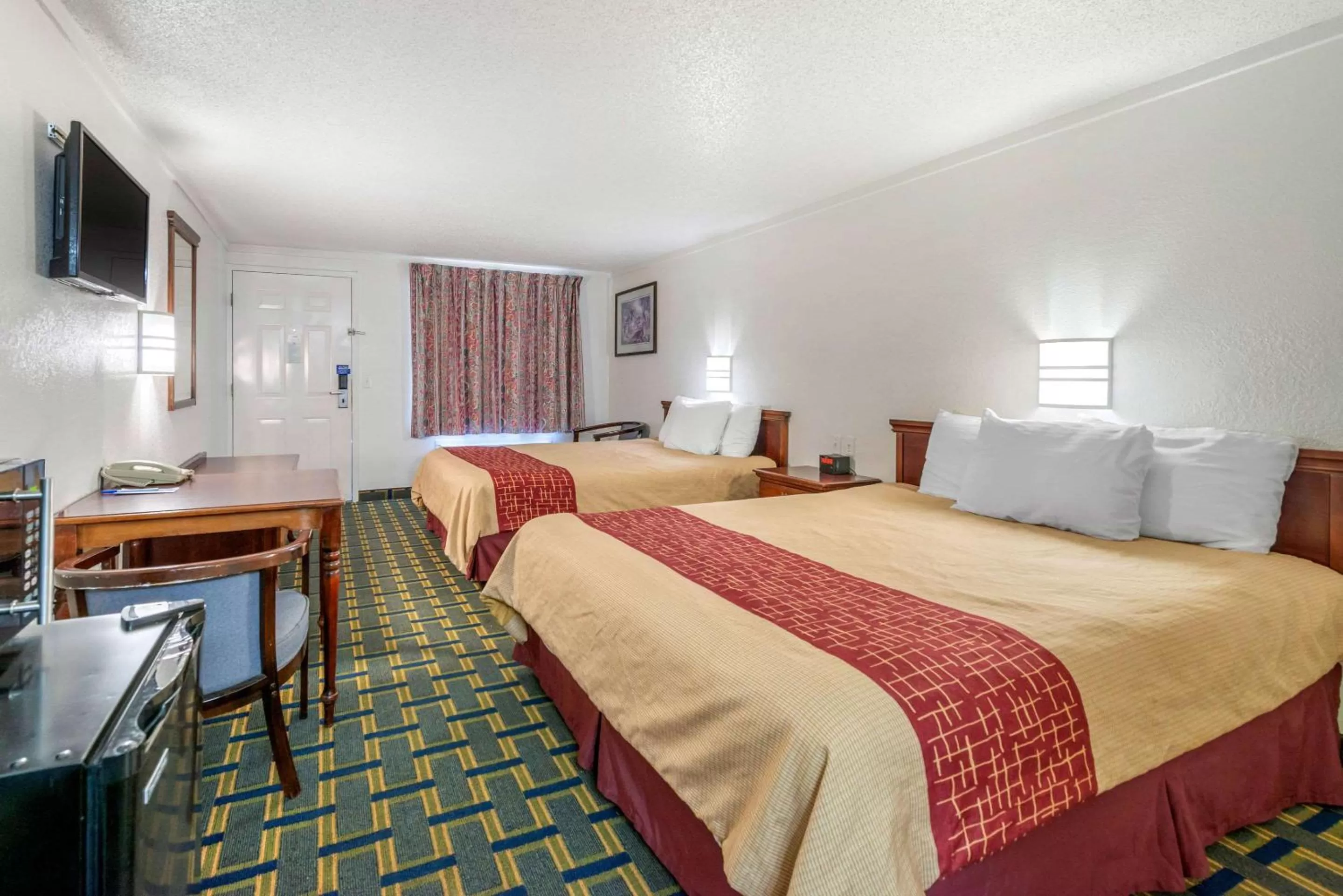 Photo of the whole room in Rodeway Inn Hilliard/Columbus