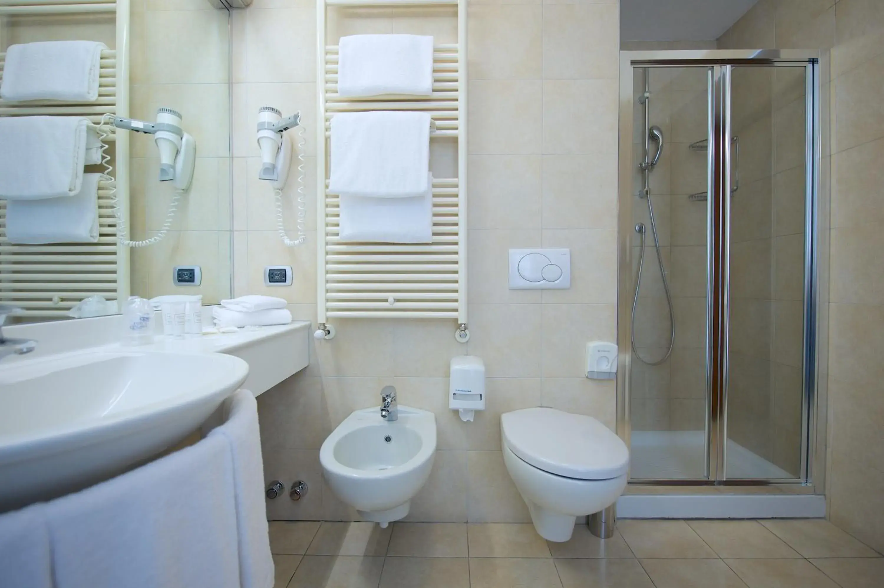 Shower, Bathroom in Best Western Crystal Palace Hotel