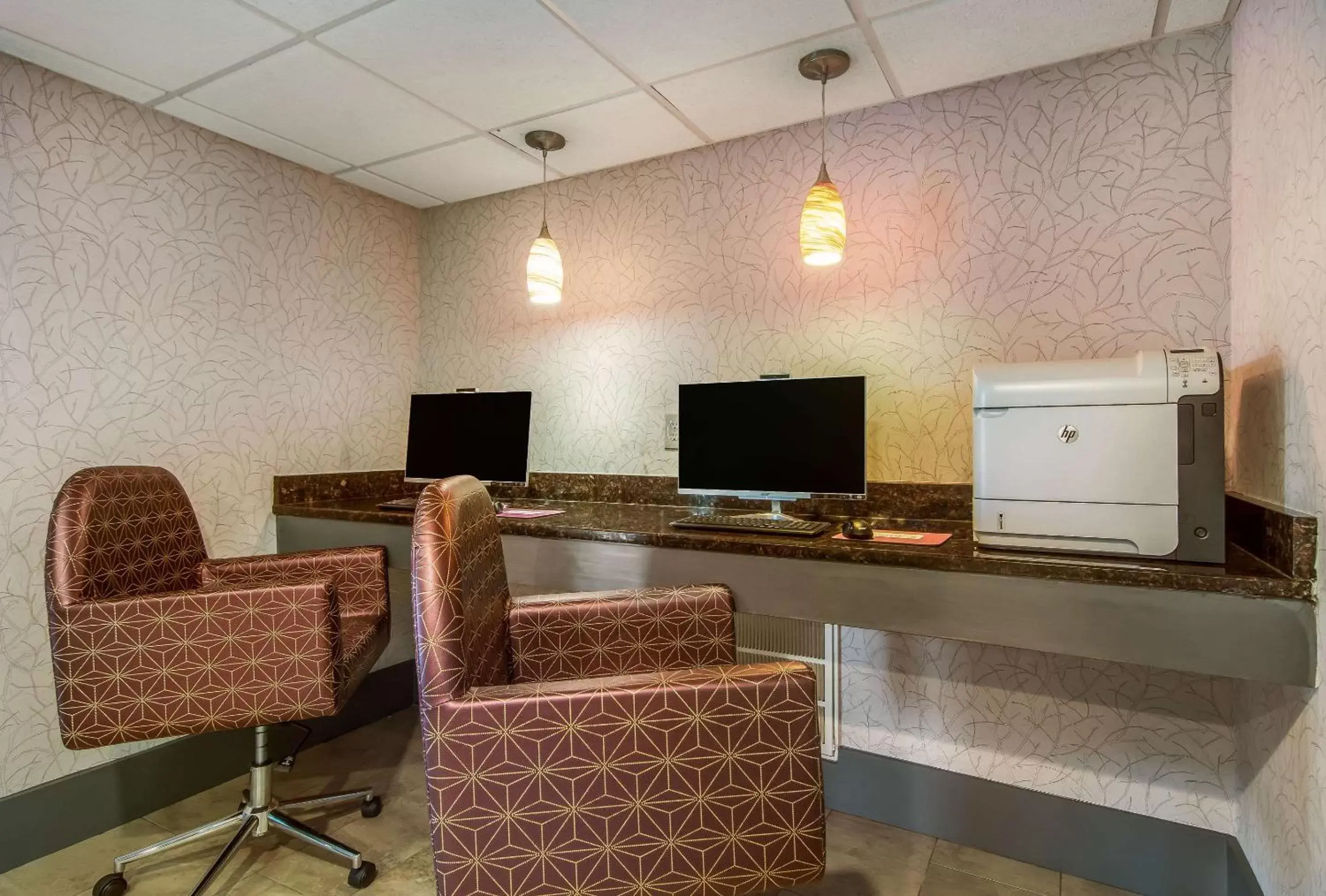 Business facilities in District 3 Hotel, Ascend Hotel Collection