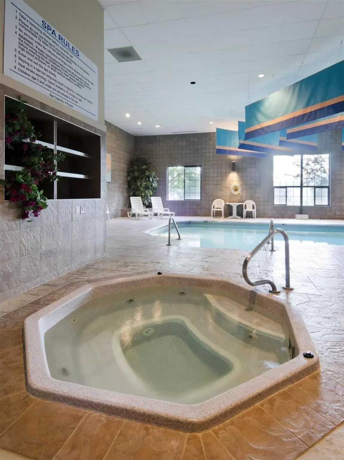 Hot Tub, Swimming Pool in Best Western Plus Butte Plaza Inn