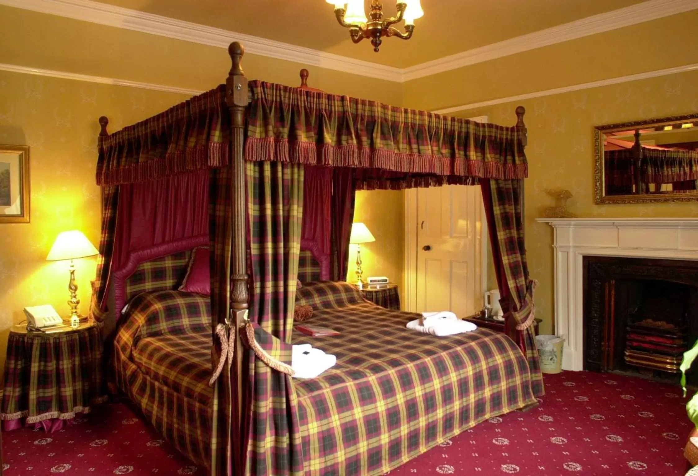 Bedroom, Bed in Atholl Arms