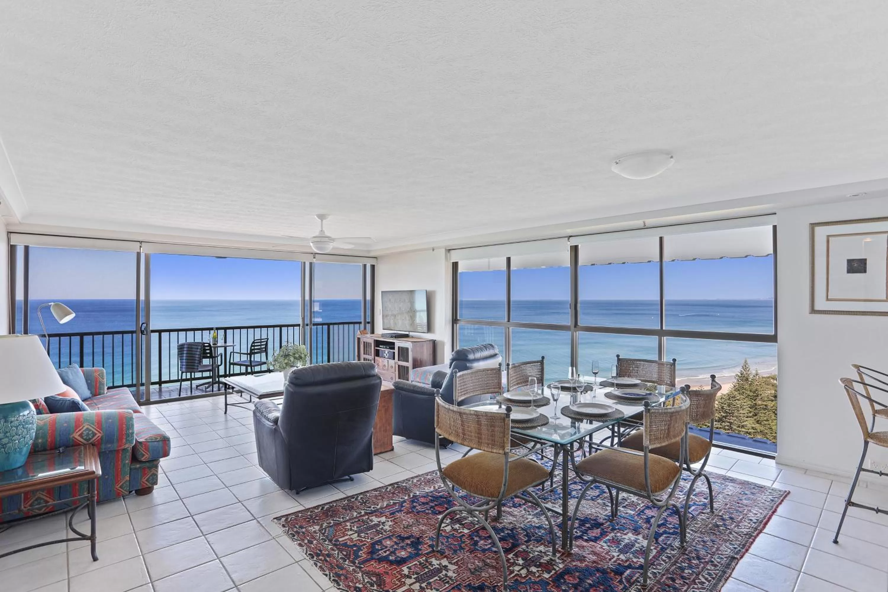 Dining area in De Ville Apartments