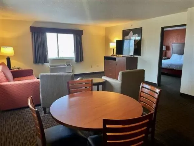 Seating area, Dining Area in AmericInn by Wyndham Petoskey
