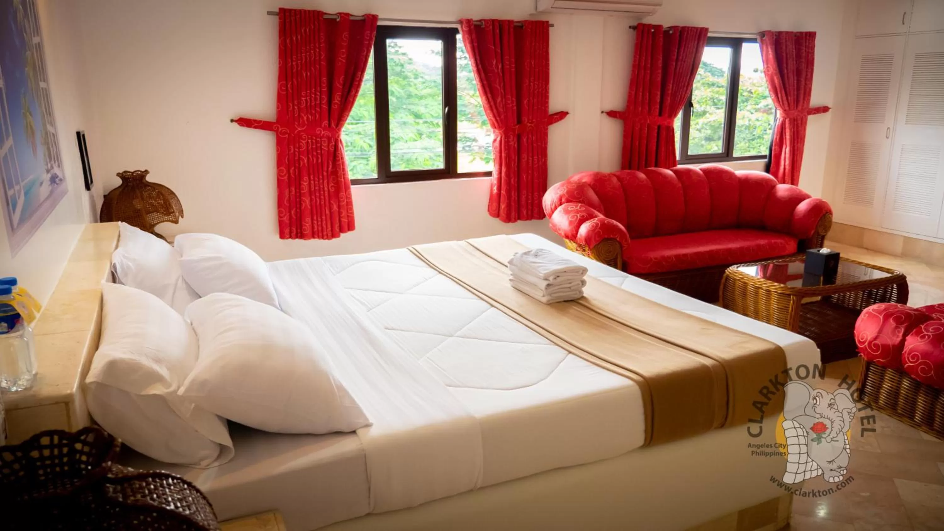 Bed in Clarkton Hotel Apartment