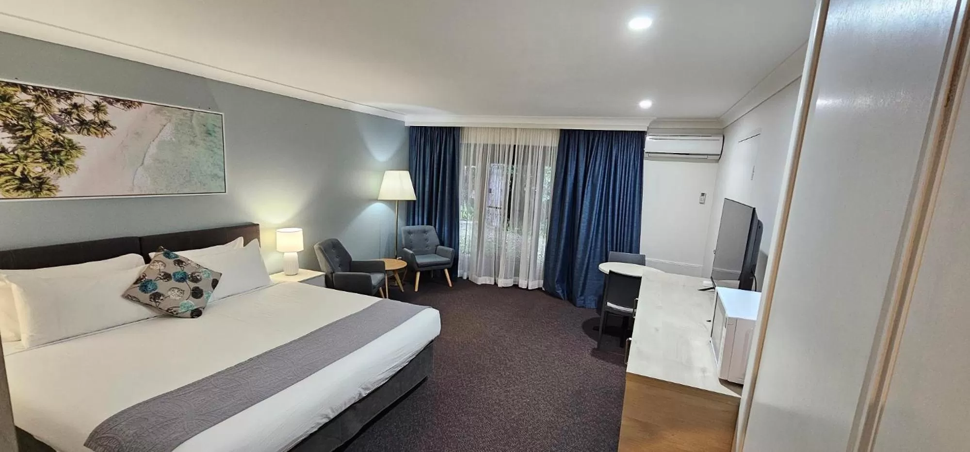 Photo of the whole room, Bed in Tea Gardens Motel