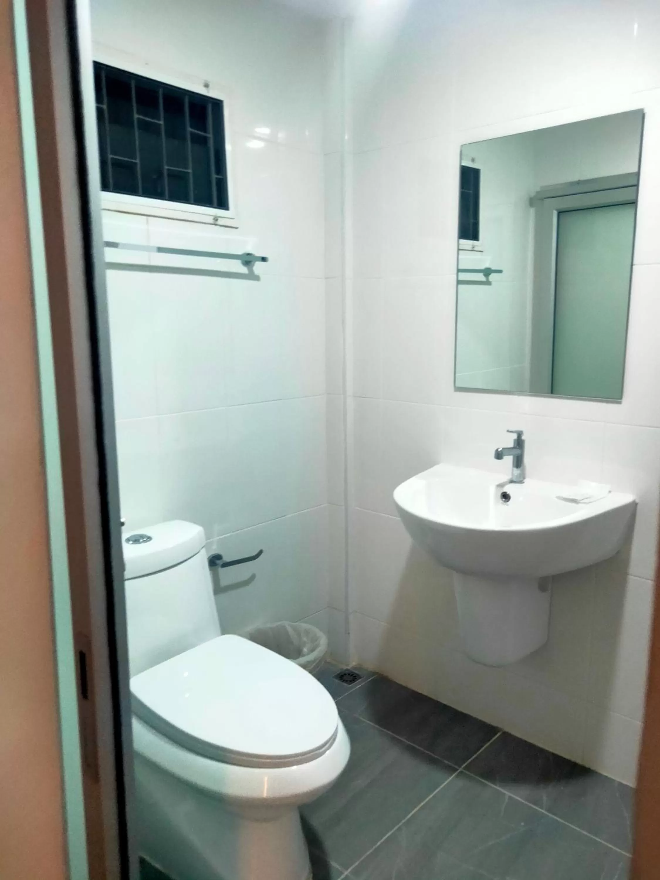 Bathroom in Bed By Boat @Nonthaburi Pier