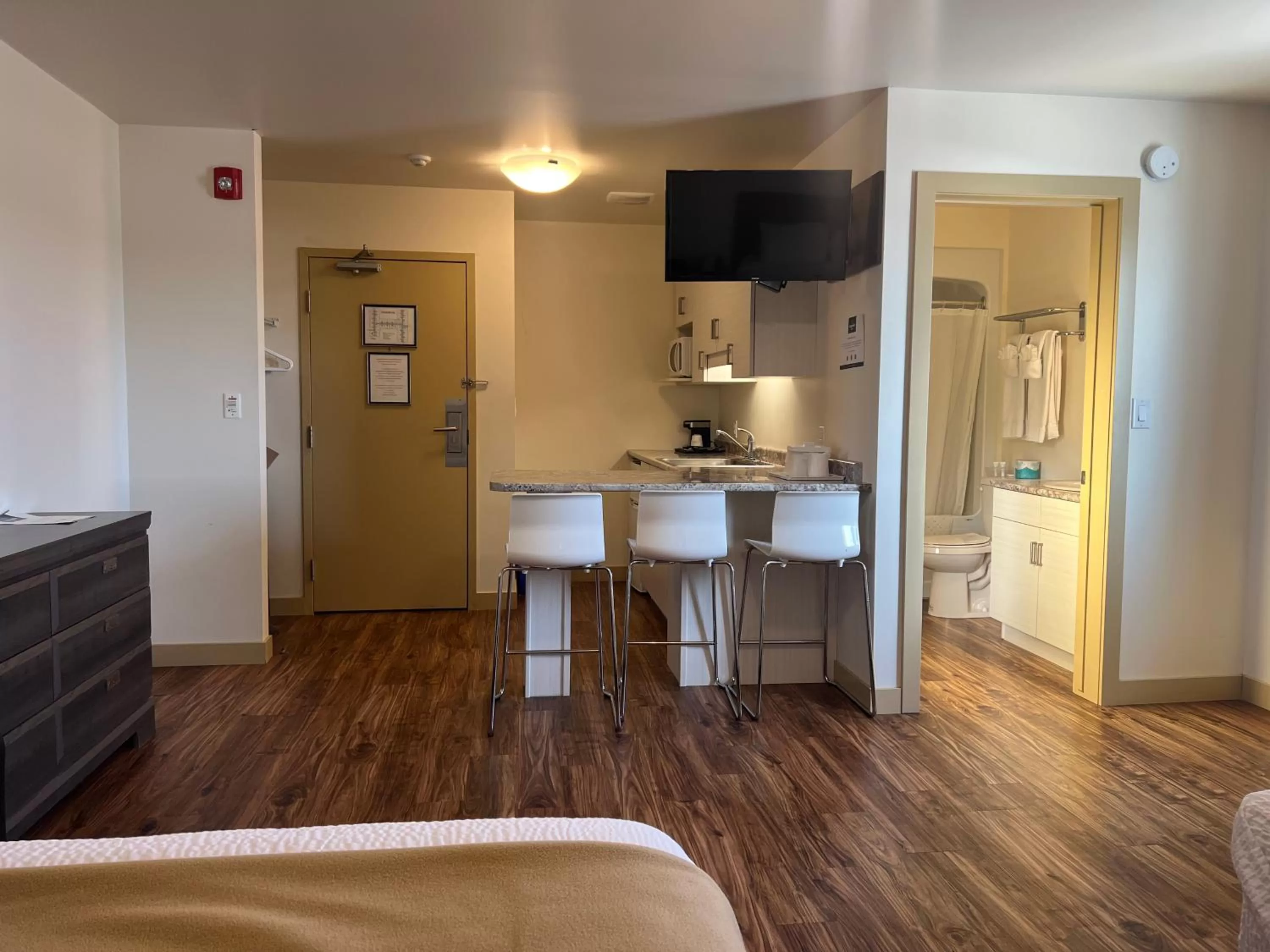 TV and multimedia in Sleep Suite Motel