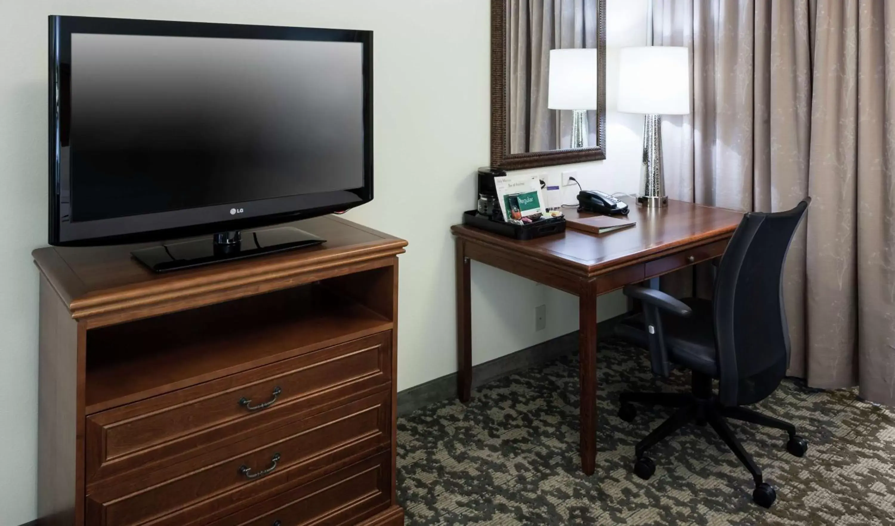 Bedroom, TV/Entertainment Center in Homewood Suites by Hilton Houston Stafford Sugar Land