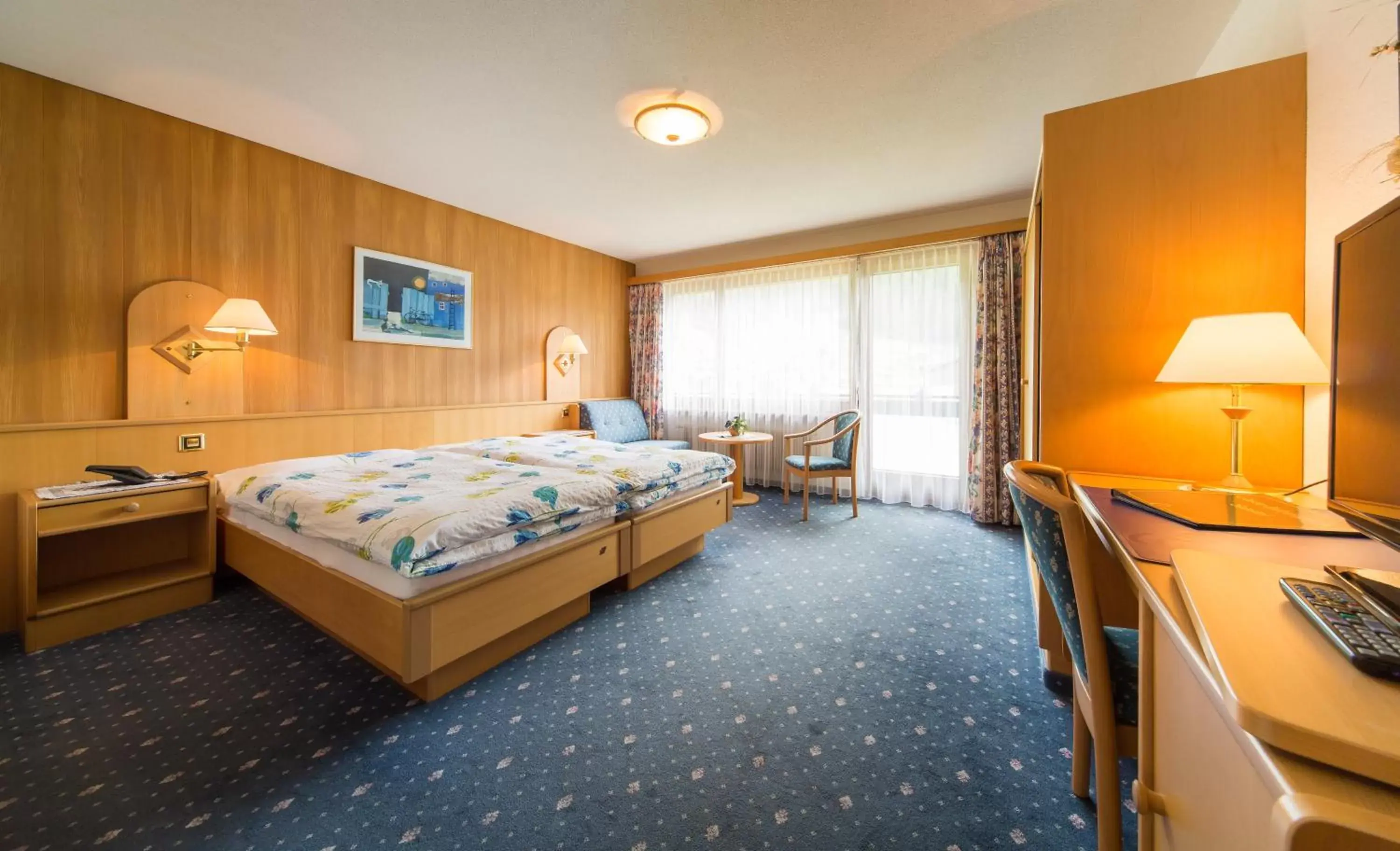 Bed in Hotel Alpenhof