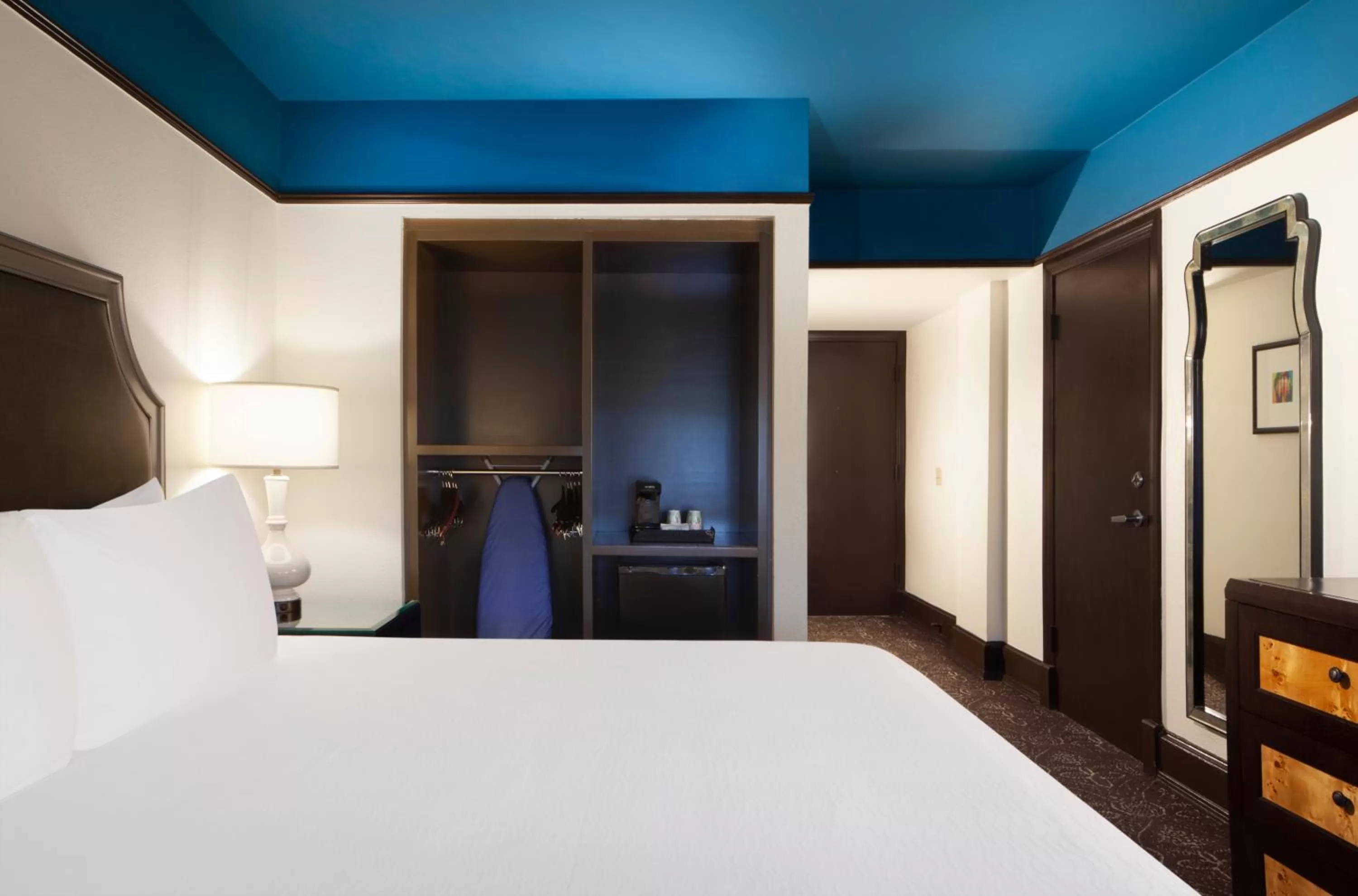 King Room with Roll-In Shower - Hearing Accessible in Crowne Plaza Key West-La Concha